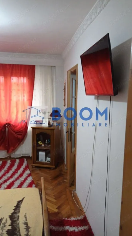 Apartament | 3 camere | Traian | Etaj 3 - Apartament cu 3 camere – Zonă Traian, locație liniștită

BOOM Imobiliare vă propune spre vânzare un apartament cu 3 camere, situat într-o zonă liniștită, în cartierul Traian, ideal atât pentru locuit, cât și pentru investiție.

Suprafață utilă: 60 mp
Suprafață construită: 65 mp
Etaj:3
Compartimentare:funcțională, bine organizată
Finisaje:clasice
Gigacalorimetru

Locația este un mare avantaj, fiind în apropierea spitalului, a magazinelor și a diverselor spații cu activități comerciale și servicii, oferind acces rapid către punctele de interes ale orașului.

Apartamentul este luminos, bine întreținut și oferă viitorilor proprietari posibilitatea de a-l personaliza în funcție de propriul stil.

Avantaje:

* Zonă liniștită, accesibilă
* Etaj intermediar
* Compartimentare eficientă
* Aproape de spital, magazine și alte facilități
* Ideal pentru familie sau investiție

Pentru mai multe detalii și programarea unei vizionări, contactați BOOM Imobiliare.
id: CP3195763