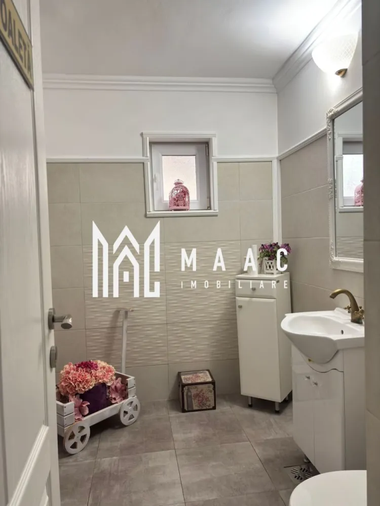 Apartament 3 camere Traian | Parter | Centrala Termica - MAAC Imobiliare vă propune spre vânzare un apartament renovat cu 3 camere, situat la parterul unui bloc P+4, într-un imobil liniștit, cu doar 2 apartamente pe etaj. Apartamentul are o suprafață utilă de 64 mp și este total decomandat, compartimentarea fiind practică și bine organizată: living spațios, 2 dormitoare, bucătărie separată, hol generos și baie. În prezent există și posibilitatea amenajării unei a doua băi de serviciu, spațiul fiind folosit momentan ca dressing. Imobilul a fost renovat integral și până de curând a funcționat ca salon estetic, fiind o opțiune excelentă atât pentru locuință, cât și pentru activitate comercială (salon, birou, cabinet etc.), datorită poziționării la parter. Îmbunătățiri și dotări: renovat integral centrală termică proprie sistem de alarmă se predă gol și proaspăt zugrăvit în alb Datorită compartimentării decomandate și a poziționării la parter, apartamentul este ideal atât pentru locuit, cât și pentru investiție sau activități comerciale. Pentru mai multe detalii sau pentru a programa o vizionare, contactați echipa MAAC Imobiliare. CP2896492 }}
