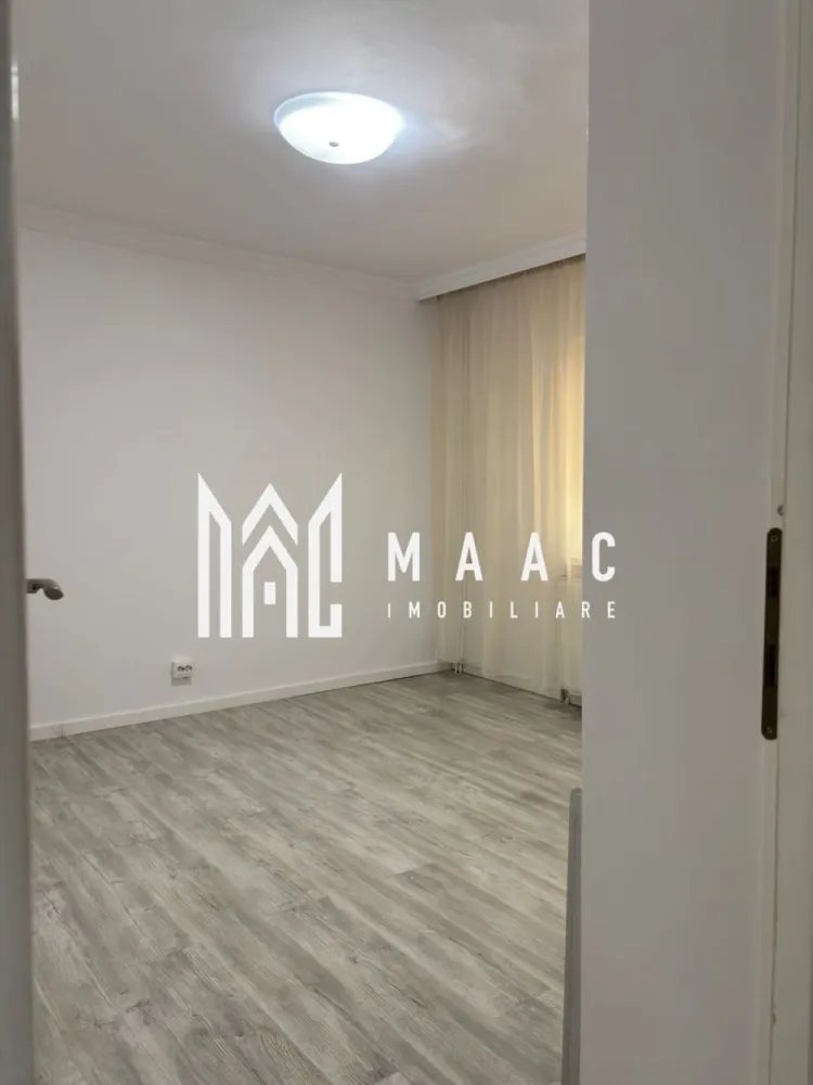 Apartament 3 camere Traian | Parter | Centrala Termica - MAAC Imobiliare vă propune spre vânzare un apartament renovat cu 3 camere, situat la parterul unui bloc P+4, într-un imobil liniștit, cu doar 2 apartamente pe etaj. Apartamentul are o suprafață utilă de 64 mp și este total decomandat, compartimentarea fiind practică și bine organizată: living spațios, 2 dormitoare, bucătărie separată, hol generos și baie. În prezent există și posibilitatea amenajării unei a doua băi de serviciu, spațiul fiind folosit momentan ca dressing. Imobilul a fost renovat integral și până de curând a funcționat ca salon estetic, fiind o opțiune excelentă atât pentru locuință, cât și pentru activitate comercială (salon, birou, cabinet etc.), datorită poziționării la parter. Îmbunătățiri și dotări: renovat integral centrală termică proprie sistem de alarmă se predă gol și proaspăt zugrăvit în alb Datorită compartimentării decomandate și a poziționării la parter, apartamentul este ideal atât pentru locuit, cât și pentru investiție sau activități comerciale. Pentru mai multe detalii sau pentru a programa o vizionare, contactați echipa MAAC Imobiliare. CP2896492 }}