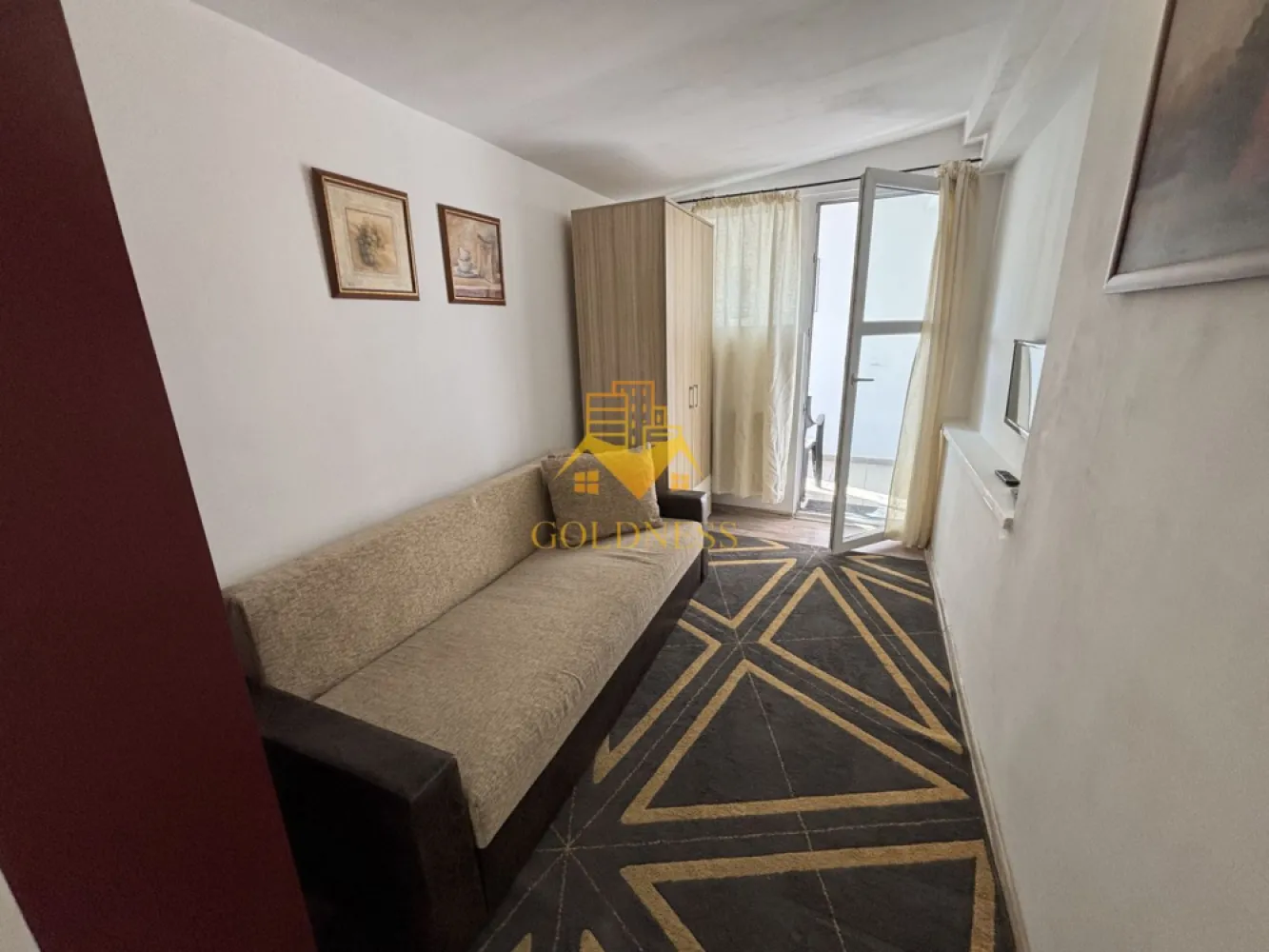 Garsoniera moderna, balcon, parcare, Buna Ziua, Calea Turzii ROD, OMW - GOLDNESS Imobiliare vă propune spre închiriere un apartament cu o camera complet mobilat și utilat, la etajul 2 într-un imobil de 4 etaje, în cart. Buna Ziua. Se poate inchiria separat un loc de parcare esterior la pretul de 50 euro sau subteran la 100 euro. Se află în apropierea stațiilor de transport în comun, magazine, restaurante, spații verzi, farmacii, etc. Garsoniera este compartimentata astfel: - camera cu canapea extensibila dressing. - bucatarie complet utilată și mobilată loc de servit masa. - baie cu cabina de dus, calorifer port prosop și dulap pentru depozitare. - balcon. Imobilul este dotat cu toate cele necesare- centrală proprie, frigider, aragaz, hotă, mașină de spălat haine, etc. Dacă sunteți interesați de acest apartament și doriți să îl vizionați, dar și pentru alte oferte nu ezitați să ne contactați telefonic sau prin e-mail. Vă stăm la dispoziție! Pentru intermediere se percepe un comision de 50% din prețul chiriei! }}