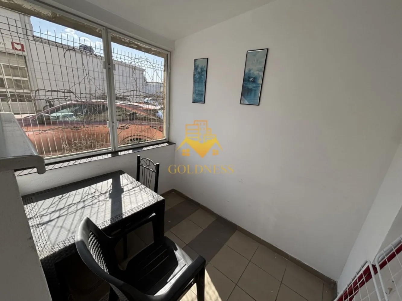 Garsoniera moderna, balcon, parcare, Buna Ziua, Calea Turzii ROD, OMW - GOLDNESS Imobiliare vă propune spre închiriere un apartament cu o camera complet mobilat și utilat, la etajul 2 într-un imobil de 4 etaje, în cart. Buna Ziua. Se poate inchiria separat un loc de parcare esterior la pretul de 50 euro sau subteran la 100 euro. Se află în apropierea stațiilor de transport în comun, magazine, restaurante, spații verzi, farmacii, etc. Garsoniera este compartimentata astfel: - camera cu canapea extensibila dressing. - bucatarie complet utilată și mobilată loc de servit masa. - baie cu cabina de dus, calorifer port prosop și dulap pentru depozitare. - balcon. Imobilul este dotat cu toate cele necesare- centrală proprie, frigider, aragaz, hotă, mașină de spălat haine, etc. Dacă sunteți interesați de acest apartament și doriți să îl vizionați, dar și pentru alte oferte nu ezitați să ne contactați telefonic sau prin e-mail. Vă stăm la dispoziție! Pentru intermediere se percepe un comision de 50% din prețul chiriei! }}