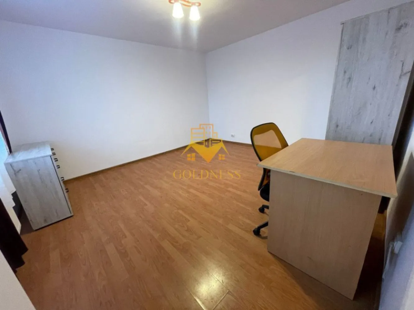1 Camera Decomandata, Cartierul Marasti, Pet Frendly, Farmec, Mega Image - GOLDNESS Imobiliare vă propune spre inchiriere un apartament decomandat cu 1 cameră, complet mobilat și utilat, cu o suprafață de 31 m², la etajul 3 într-un imobil de 3 etaje, în Cartierul Mărăști. Apartamentul este Pet Friendly! Se află în apropierea Farmec, Mega Image, Profi, Străzii București, staților de transport în comun, restaurante, spații verzi, farmaci, etc. Apartamentul este compartimentat astfel: * dormitor cu pat matrimonial (patul nu apare în poze deoarece va fi adăugat ulterior) și dressing * living cu bucătărie open space complet utilată si mobilată, canapea extensibilă, loc de servit masa * baie complet utilată cu cabină de dus, calorifer port prosop și dulap pentru depozitare. Imobilul este dotat cu toate cele necesare- centrală proprie, aer condiționat, frigider, aragaz, hotă, maşină de spălat haine, etc. Dacă sunteți interesați de acest apartament și doriți să îl vizionaţi, dar și pentru alte oferte nu ezitați să ne contactați telefonic sau prin e-mail. Vă stăm la dispoziție! Pentru intermediere se percepe un comision de 50% din prețul chiriei! }}