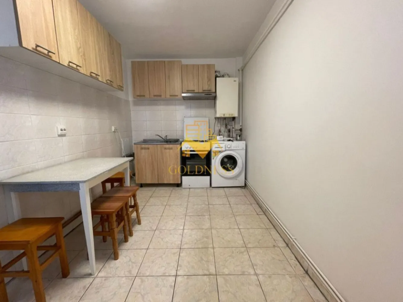 1 Camera Decomandata, Cartierul Marasti, Pet Frendly, Farmec, Mega Image - GOLDNESS Imobiliare vă propune spre inchiriere un apartament decomandat cu 1 cameră, complet mobilat și utilat, cu o suprafață de 31 m², la etajul 3 într-un imobil de 3 etaje, în Cartierul Mărăști. Apartamentul este Pet Friendly! Se află în apropierea Farmec, Mega Image, Profi, Străzii București, staților de transport în comun, restaurante, spații verzi, farmaci, etc. Apartamentul este compartimentat astfel: * dormitor cu pat matrimonial (patul nu apare în poze deoarece va fi adăugat ulterior) și dressing * living cu bucătărie open space complet utilată si mobilată, canapea extensibilă, loc de servit masa * baie complet utilată cu cabină de dus, calorifer port prosop și dulap pentru depozitare. Imobilul este dotat cu toate cele necesare- centrală proprie, aer condiționat, frigider, aragaz, hotă, maşină de spălat haine, etc. Dacă sunteți interesați de acest apartament și doriți să îl vizionaţi, dar și pentru alte oferte nu ezitați să ne contactați telefonic sau prin e-mail. Vă stăm la dispoziție! Pentru intermediere se percepe un comision de 50% din prețul chiriei! }}