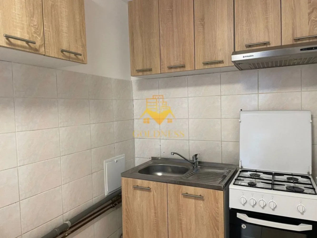 1 Camera Decomandata, Cartierul Marasti, Pet Frendly, Farmec, Mega Image - GOLDNESS Imobiliare vă propune spre inchiriere un apartament decomandat cu 1 cameră, complet mobilat și utilat, cu o suprafață de 31 m², la etajul 3 într-un imobil de 3 etaje, în Cartierul Mărăști. Apartamentul este Pet Friendly! Se află în apropierea Farmec, Mega Image, Profi, Străzii București, staților de transport în comun, restaurante, spații verzi, farmaci, etc. Apartamentul este compartimentat astfel: * dormitor cu pat matrimonial (patul nu apare în poze deoarece va fi adăugat ulterior) și dressing * living cu bucătărie open space complet utilată si mobilată, canapea extensibilă, loc de servit masa * baie complet utilată cu cabină de dus, calorifer port prosop și dulap pentru depozitare. Imobilul este dotat cu toate cele necesare- centrală proprie, aer condiționat, frigider, aragaz, hotă, maşină de spălat haine, etc. Dacă sunteți interesați de acest apartament și doriți să îl vizionaţi, dar și pentru alte oferte nu ezitați să ne contactați telefonic sau prin e-mail. Vă stăm la dispoziție! Pentru intermediere se percepe un comision de 50% din prețul chiriei! }}