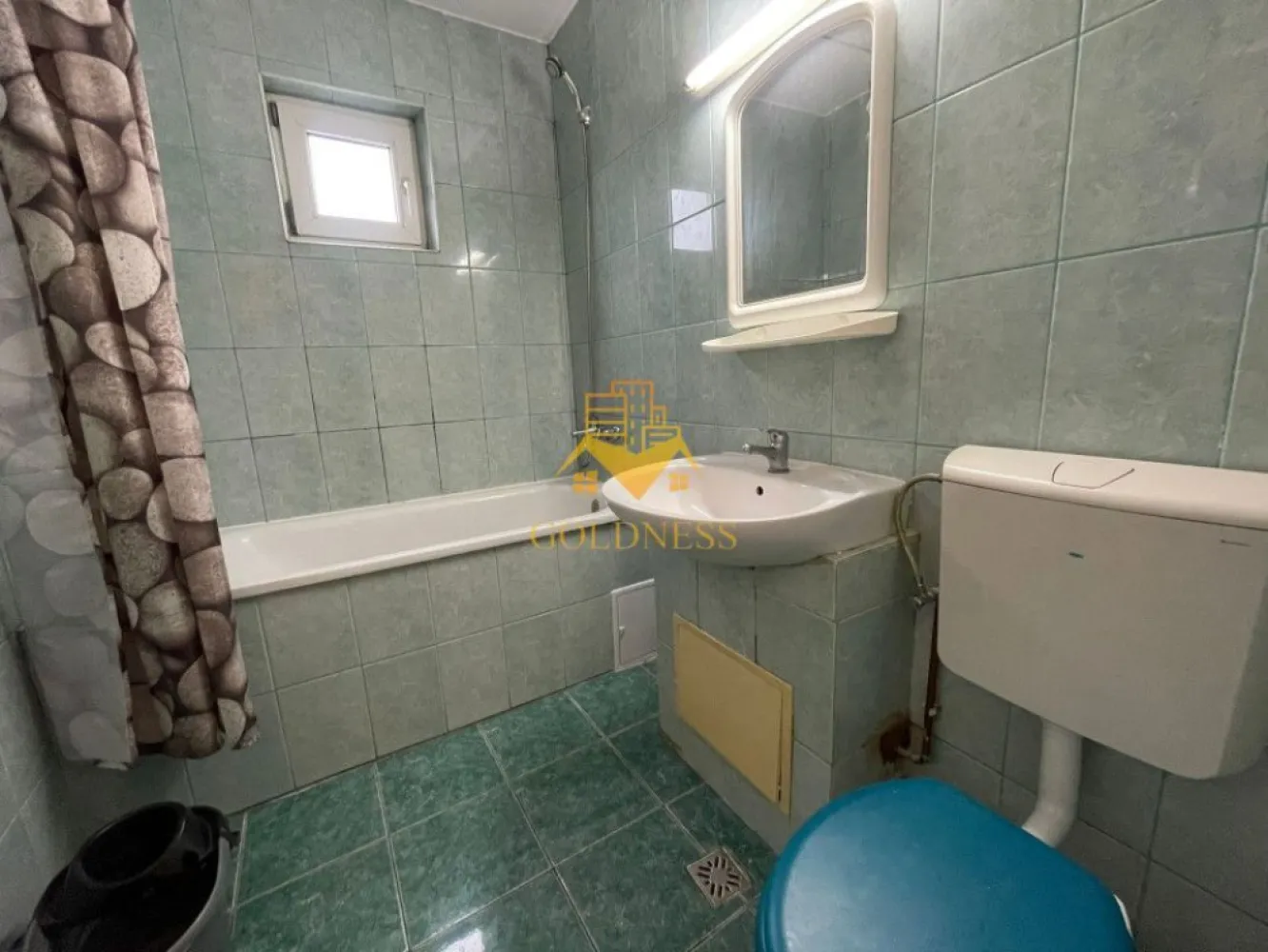 1 Camera Decomandata, Cartierul Marasti, Pet Frendly, Farmec, Mega Image - GOLDNESS Imobiliare vă propune spre inchiriere un apartament decomandat cu 1 cameră, complet mobilat și utilat, cu o suprafață de 31 m², la etajul 3 într-un imobil de 3 etaje, în Cartierul Mărăști. Apartamentul este Pet Friendly! Se află în apropierea Farmec, Mega Image, Profi, Străzii București, staților de transport în comun, restaurante, spații verzi, farmaci, etc. Apartamentul este compartimentat astfel: * dormitor cu pat matrimonial (patul nu apare în poze deoarece va fi adăugat ulterior) și dressing * living cu bucătărie open space complet utilată si mobilată, canapea extensibilă, loc de servit masa * baie complet utilată cu cabină de dus, calorifer port prosop și dulap pentru depozitare. Imobilul este dotat cu toate cele necesare- centrală proprie, aer condiționat, frigider, aragaz, hotă, maşină de spălat haine, etc. Dacă sunteți interesați de acest apartament și doriți să îl vizionaţi, dar și pentru alte oferte nu ezitați să ne contactați telefonic sau prin e-mail. Vă stăm la dispoziție! Pentru intermediere se percepe un comision de 50% din prețul chiriei! }}