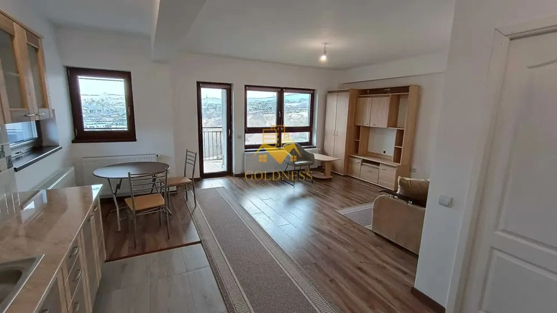 1 camera, mobilat modern, parcare, terasa, Cartierul Borhanci - GOLDNESS Imobiliare vă propune spre închiriere un apartament la prima inchiriere cu 1 camera complet mobilat și utilat, la etajul 2 într-un imobil de 2 etaje, în cartierul Borhanci . Apartamentul este compartimentat astfel: - dormitor cu canapea extensibila, dressing, noptiere - bucatarie complet utilată, loc de servit masa - baie cu vana, calorifer port prosop inox și dulap pentru depozitare - terasa de 12 mp Imobilul este dotat cu toate cele necesare- termoficare pe 2 apartamente(garsoniere), mașină de spălat haine, frigider, aragaz, hotă, etc. Se află în apropierea stațiilor de transport în comun, magazine, restaurante, spații verzi, farmacii, etc. Dispune de loc de parcare! Dacă sunteți interesați de acest apartament și doriți să îl vizionați, dar și pentru alte oferte sau detalii nu ezitați să ne contactați telefonic sau prin e-mail - goldnessimobiliare@gmail.com. Vă stăm la dispoziție! }}