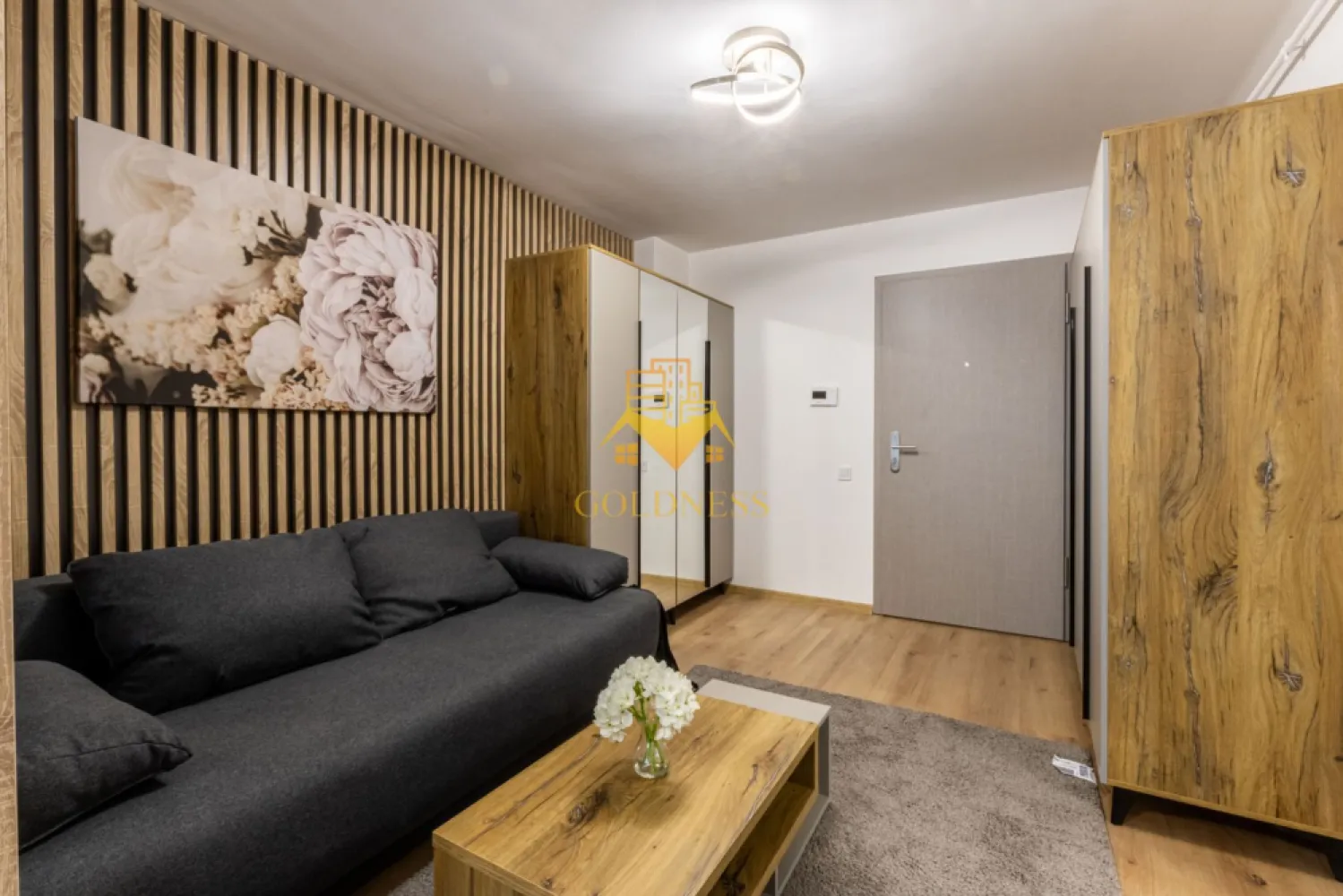 Studio, Ultrafinisat, bloc nou, Gheorgheni Zona Iulius Mall, FSEGA - GOLDNESS Imobiliare vă propune spre închiriere un apartament cu o camera complet mobilata și utilata, la etajul 6 într-un imobil de 7 etaje, în Cartierul Gheorgheni. Parcare subterana 50E! Se află în apropierea stațiilor de transport în comun, magazine, restaurante, spații verzi, farmacii, etc. Apartamentul este compartimentat astfel: - living cu bucatarie open space complet utilată și mobilată, canapea extensibilă, pat matrimonial, loc de servit masa - baie cu cabina de dus, calorifer port prosop și dulap pentru depozitare. - terasa de 5 mp. Imobilul este dotat cu toate cele necesare- centrală proprie, frigider, aragaz, hotă, mașină de spălat haine, etc. Dacă sunteți interesați de acest apartament și doriți să îl vizionați, dar și pentru alte oferte nu ezitați să ne contactați telefonic sau prin e-mail. Vă stăm la dispoziție! Pentru intermediere se percepe un comision de 50% din prețul chiriei! }}
