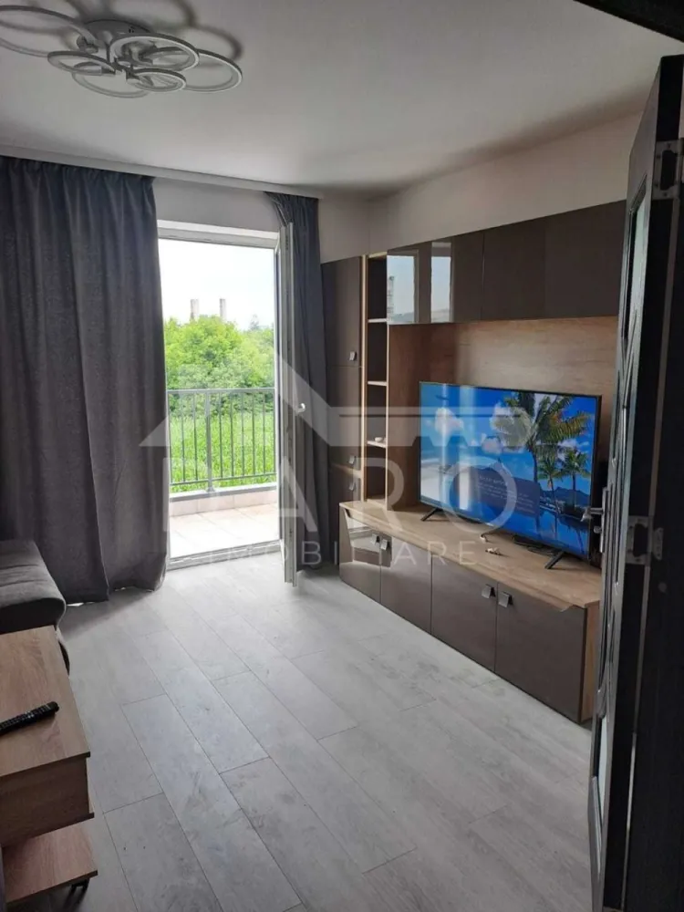 Apartment cu 2 camere de inchiriat zona Unirii - AMA Residence - 🏡 De închiriat apartament 2 camere | AMA Residence – Unirii | Bloc nou Se oferă spre închiriere un apartament modern cu 2 camere, situat în zona Unirii – AMA Residence, într-un bloc nou construit în 2025. Apartamentul este complet mobilat și utilat, amenajat cu mobilier modern și finisaje de calitate, fiind ideal pentru cei care își doresc confort și un spațiu elegant. 💰 Chirie: 450 € / lună (negociabil) 📐 Suprafață utilă: 58 mp 🏢 Etaj: 3 ✔ apartament decomandat ✔ parcare acoperită inclusă ✨ Interiorul apartamentului oferă: ✔ living spațios și luminos, mobilat modern ✔ dormitor matrimonial confortabil ✔ bucătărie complet mobilată și utilată ✔ baie renovată complet, dotată cu cadă ✔ balcon cu acces din living, cu priveliște deschisă către zona verde 🔹 Dotări și electrocasnice: ✔ TV flat screen ✔ plită electrică ✔ cuptor electric ✔ cuptor cu microunde ✔ mobilier nou și spații generoase de depozitare ✔ finisaje moderne și pardoseli de calitate 📍 Avantaje locație: ✔ zonă rezidențială liniștită – Unirii ✔ aproape de magazine, transport public și puncte de interes ✔ bloc nou, cu vecini liniștiți 🔑 Apartamentul este gata pentru mutare imediată și se dorește închirierea pe termen lung. 🤝 Proprietate promovată prin DARO Imobiliare 💳 Dacă în viitor doriți să cumpărați o proprietate, prin Kiwi Finance vă putem ajuta cu obținerea creditului: ✔ analiză GRATUITĂ a eligibilității ✔ oferte de finanțare de la peste 12 bănci ✔ negocierea dobânzii în favoarea dumneavoastră ✔ suport complet până la semnarea contractului 📞 Detalii și vizionări: Coman Maria – DARO Imobiliare & Kiwi Finance 📱 0749 535 729 }}