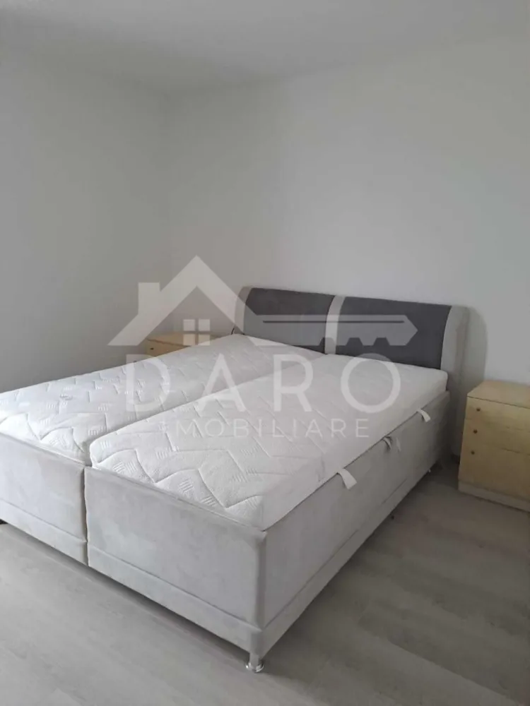 Apartment cu 2 camere de inchiriat zona Unirii - AMA Residence - 🏡 De închiriat apartament 2 camere | AMA Residence – Unirii | Bloc nou Se oferă spre închiriere un apartament modern cu 2 camere, situat în zona Unirii – AMA Residence, într-un bloc nou construit în 2025. Apartamentul este complet mobilat și utilat, amenajat cu mobilier modern și finisaje de calitate, fiind ideal pentru cei care își doresc confort și un spațiu elegant. 💰 Chirie: 450 € / lună (negociabil) 📐 Suprafață utilă: 58 mp 🏢 Etaj: 3 ✔ apartament decomandat ✔ parcare acoperită inclusă ✨ Interiorul apartamentului oferă: ✔ living spațios și luminos, mobilat modern ✔ dormitor matrimonial confortabil ✔ bucătărie complet mobilată și utilată ✔ baie renovată complet, dotată cu cadă ✔ balcon cu acces din living, cu priveliște deschisă către zona verde 🔹 Dotări și electrocasnice: ✔ TV flat screen ✔ plită electrică ✔ cuptor electric ✔ cuptor cu microunde ✔ mobilier nou și spații generoase de depozitare ✔ finisaje moderne și pardoseli de calitate 📍 Avantaje locație: ✔ zonă rezidențială liniștită – Unirii ✔ aproape de magazine, transport public și puncte de interes ✔ bloc nou, cu vecini liniștiți 🔑 Apartamentul este gata pentru mutare imediată și se dorește închirierea pe termen lung. 🤝 Proprietate promovată prin DARO Imobiliare 💳 Dacă în viitor doriți să cumpărați o proprietate, prin Kiwi Finance vă putem ajuta cu obținerea creditului: ✔ analiză GRATUITĂ a eligibilității ✔ oferte de finanțare de la peste 12 bănci ✔ negocierea dobânzii în favoarea dumneavoastră ✔ suport complet până la semnarea contractului 📞 Detalii și vizionări: Coman Maria – DARO Imobiliare & Kiwi Finance 📱 0749 535 729 }}