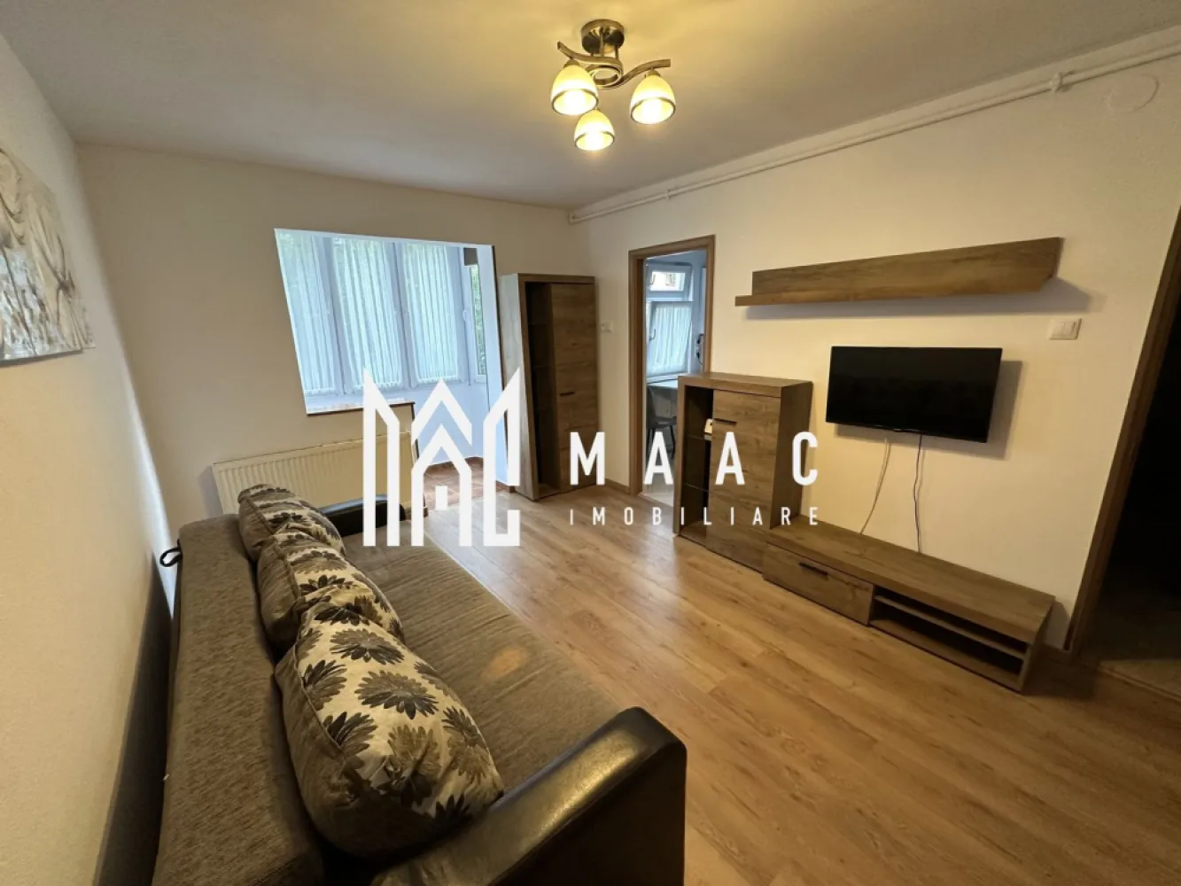 Apartament | Etaj 1 | Balcon | Renovat | Modern | V. Aaron