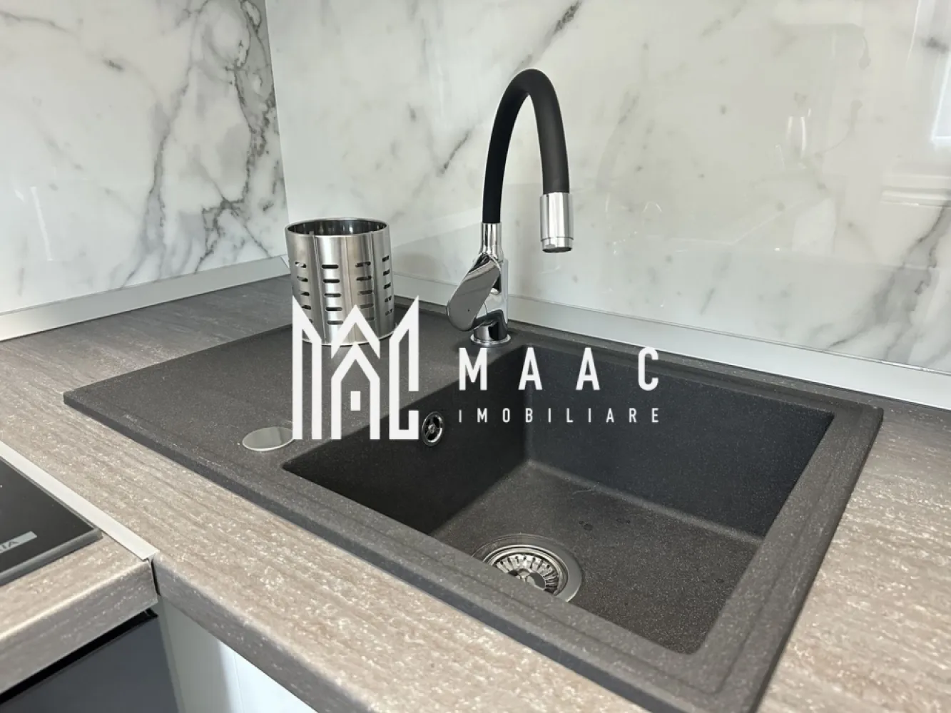 Apartament | Etaj 1 | Balcon | Renovat | Modern | V. Aaron