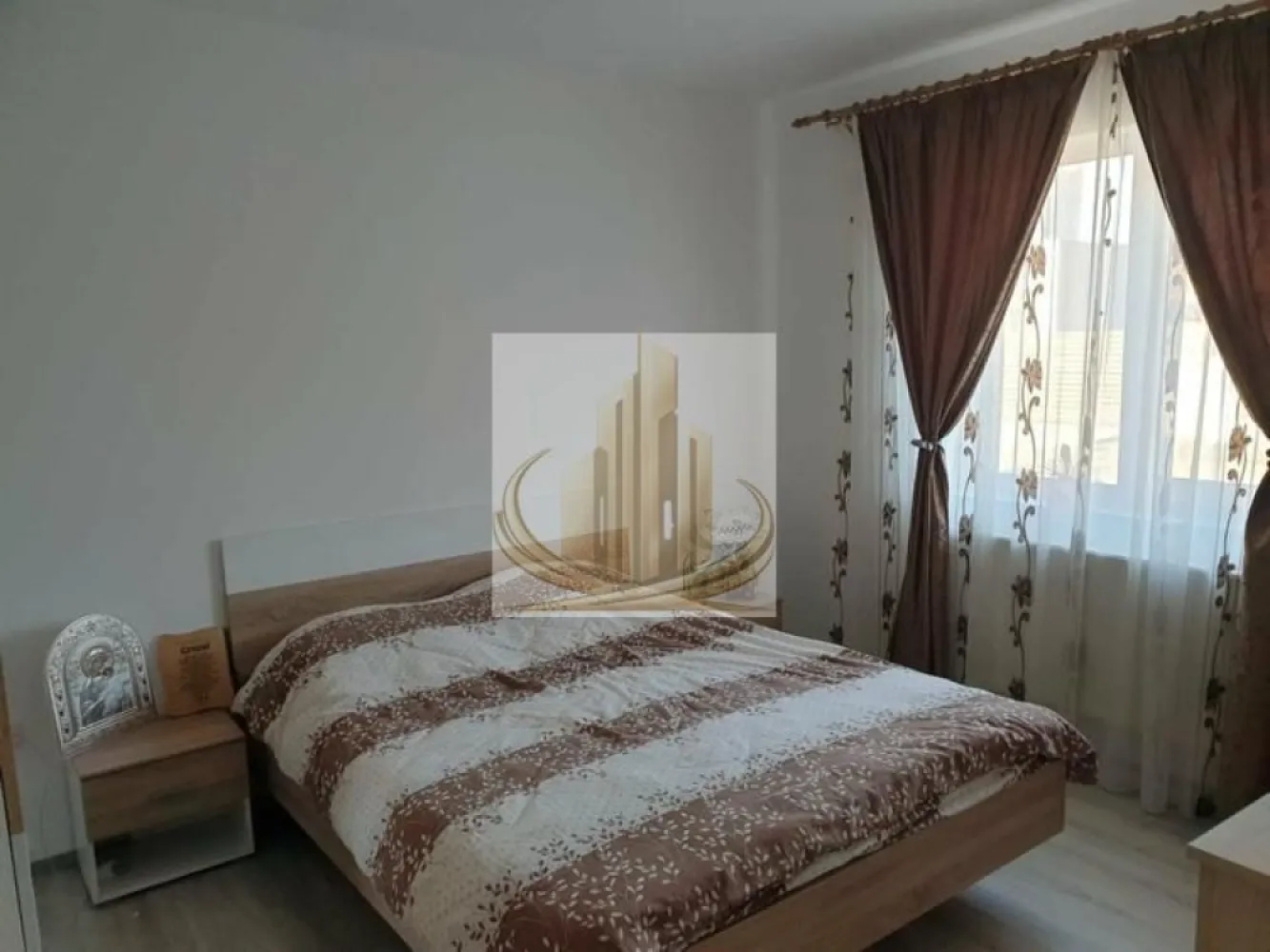 Apartament 2 camere, Giroc-Braytim - 🏡GRAND MOBILIS vă propune spre vânzare un apartament cu 2 camere, situat în Giroc, zona Braytim.

Apartamentul este amplasat la parterul unui imobil construit în anul 2018 și are o suprafață utilă de 48 mp, la care se adaugă un loc de parcare înscris în Cartea Funciară.

Compartimentare:

* Hol
* Living open-space cu bucătărie
* Dormitor
* Baie
* Balcon

Avantaje:
✔ Se vinde complet mobilat și utilat, exact ca în fotografii.
✔ Loc de parcare inclus în preț.
✔ Zonă liniștită, cu acces facil către oraș, magazine, școli și mijloace de transport.

📞 Pentru mai multe informații și programarea unei vizionări, echipa Grand Mobilis vă stă la dispoziție.
ID intern CP3211522