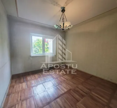 Apartament de vanzare cu 3 camere, 2 bai, 2 balcoane, zona Aradului