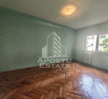 Apartament de vanzare cu 3 camere, 2 bai, 2 balcoane, zona Aradului