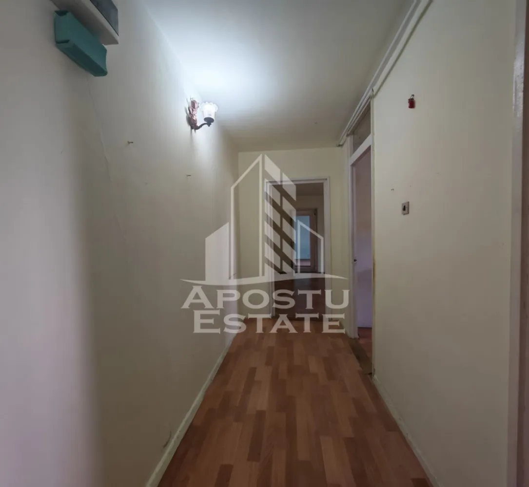 Apartament de vanzare cu 3 camere, 2 bai, 2 balcoane, zona Aradului