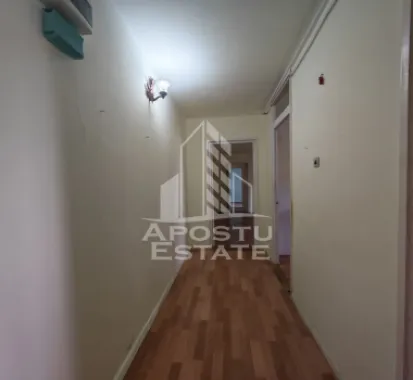 Apartament de vanzare cu 3 camere, 2 bai, 2 balcoane, zona Aradului