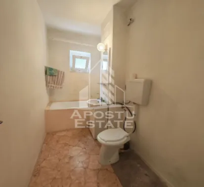 Apartament de vanzare cu 3 camere, 2 bai, 2 balcoane, zona Aradului