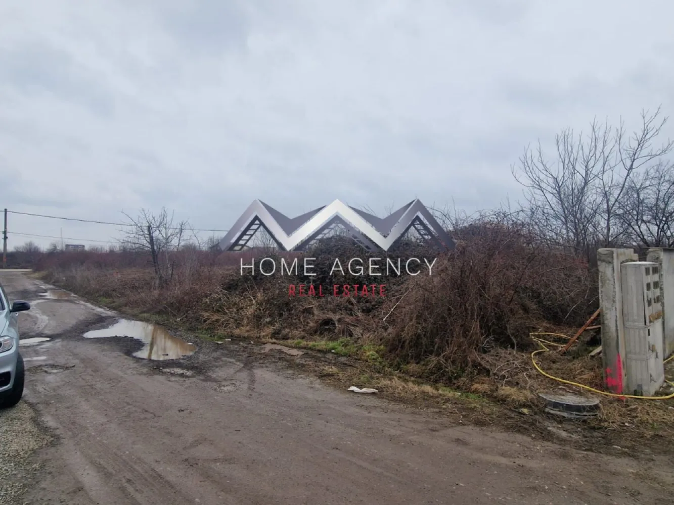 Teren 913 mp | Drumul Agatului | Sector 1, București - Vă propunem, spre vânzare, un teren intravilan cu suprafața de 913 mp, situat în Sectorul 1, București, pe Drumul Agatului, într-o zonă aflată în plină dezvoltare, cu acces facil către DN1, Aeroportul Henri Coandă și principalele puncte de interes din Nordul Capitalei. Terenul este liber de construcții și reprezintă o oportunitate excelentă atât pentru construirea unei locuințe individuale, cât și pentru dezvoltarea unui proiect rezidențial de mici dimensiuni.

Conform Certificatului de Urbanism, terenul este încadrat în subzona L1c, destinată locuințelor individuale și colective mici, cu posibilitatea edificării unei construcții cu regim de înălțime de până la P+2 etaje.

Amplasarea într-o zonă cu dezvoltare rezidențială continuă, accesul rapid către principalele artere de circulație și potențialul investițional fac din această proprietate o alegere potrivită atât pentru investitori, cât și pentru cei care își doresc să construiască o locuință într-una dintre cele mai căutate zone din Nordul Bucureștiului.

Date urbanistice (conform Certificatului de Urbanism):
- Subzona L1c
- Regim de înălțime: P+2
- POT maxim: 45%
- CUT maxim: 0,9 (1,3 cu mansardă)

O proprietate cu potențial începe întotdeauna cu o amplasare bună. 
Contactați-ne pentru a descoperi toate avantajele acestui teren și pentru a programa o vizionare.