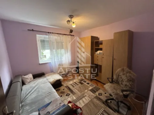 Apartament la etaj interemediar, 3 camere, 55 mp, Zona Girocului