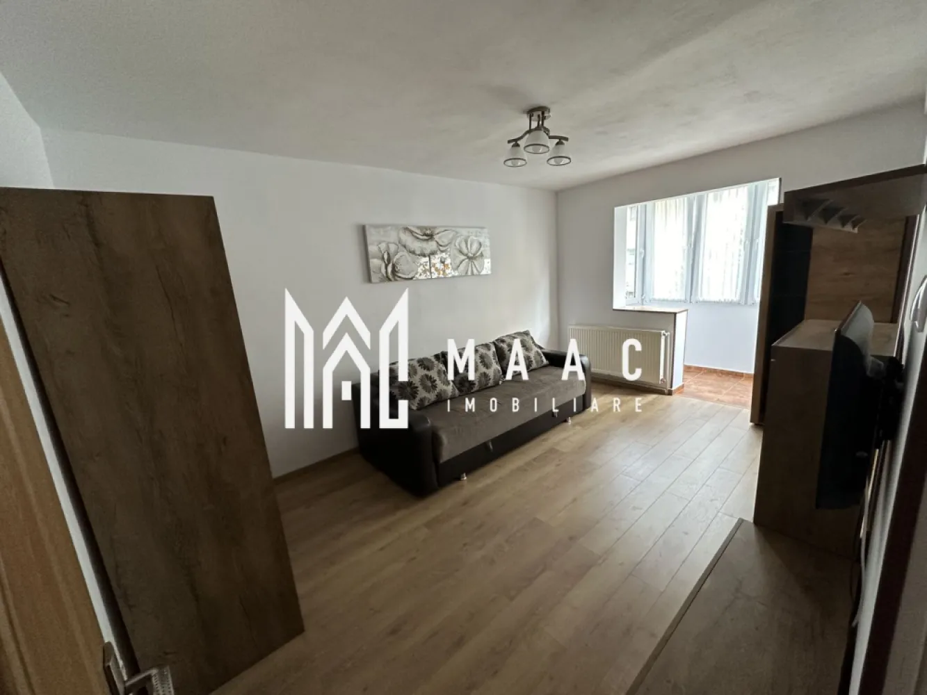 Apartament | Etaj 1 | Balcon | Renovat | Modern | V. Aaron