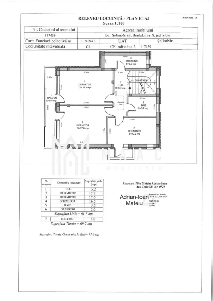 Proprietate exceptionala in Șelimbăr I gradina generoasă - MAAC Imobiliare vinde o casa cuplata P+1E+pod, întabulata, cu teren generos, în Selimbar, în zona exclusiva de case, cu bransamente la urmatoarele retele: apa, gaz, curent trifazic si fibra optica. Suprafata construita desfasurata: 192 mp pe doua niveluri Suprafata utila: 146 mp pe doua niveluri (cu o terasa acoperita de 16 mp) Suprafata totala a terenului: 475 mp Compartimentare: - Parter: living cu bucatarie open-space (se poate compartimenta), baie, camara, hol de intrare, terasa acoperita, magazie exterioara - Etaj: hol, 3 dormitoare cu balcon individual, 1 baie, 1 dressing - Pod: open-space, ca si spatiu pentru depozitare si instalatie electrica Interior LA ALB avansat cu 2 straturi de lavabila: centrala termica, sistem de incalzire in pardoseala P+E, instalatii electrice si sanitare, tamplarie PVC Salamander 5 camere, cu 3 foi de sticla Solar pachet 40, feronerie Rotto. Exterior LA CHEIE: gard, poarta de acces pietonal si auto echipata pentru montaj videofon/interfon, poarta de acces auto cu instalatie electrica pentru deschidere automata, 2 locuri de parcare si zone pavate. }}