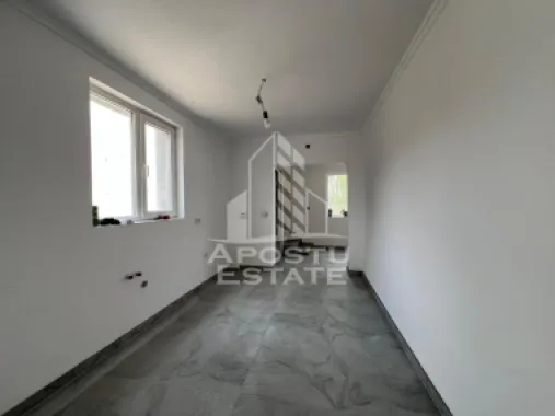 Casa individuala pe etaj de vanzare, renovata complet, Becicherecu Mic