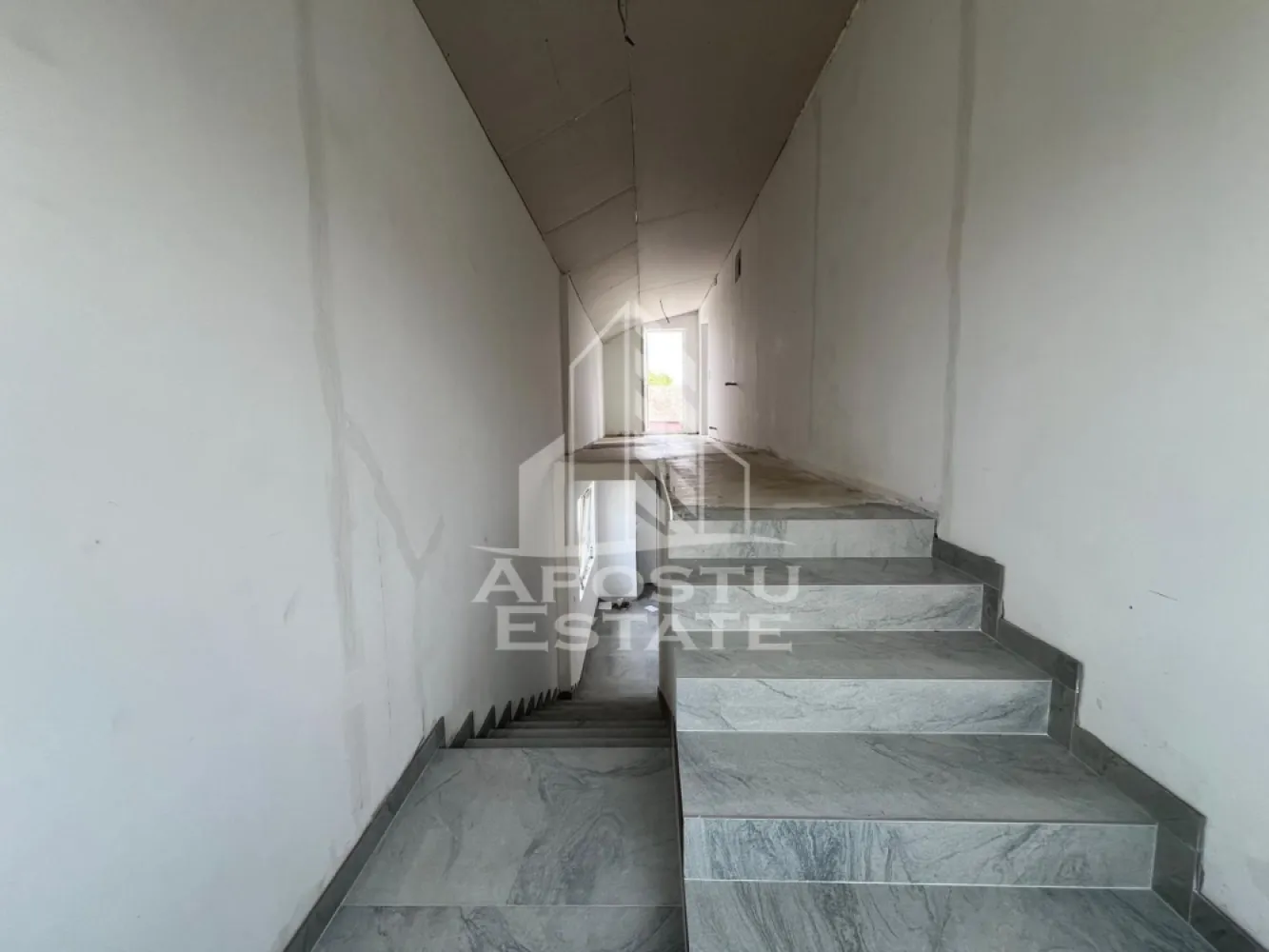 Casa individuala pe etaj de vanzare, renovata complet, Becicherecu Mic