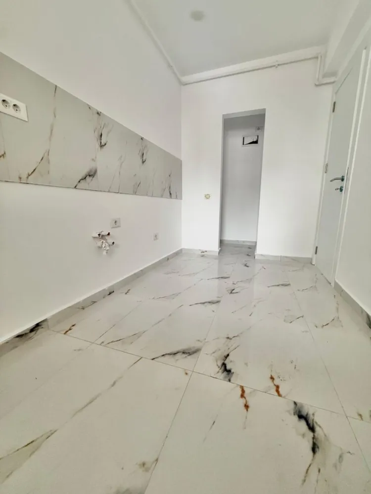 Garsoniera cartier Militari Residence- mutare imediata!! - TVA INCLUS !! Vă prezentăm o garsonieră deosebită, situată în cartierul Militari Residence, într-un bloc modern cu regim de înălțime P+6, poziționat strategic pentru a vă oferi confort și accesibilitate. Detalii proprietate: - Tip: Garsonieră - Etaj: 1 - Finalizata - mutare imediata !! - Locație: Militari Residence Avantaje: - Bloc nou, construit cu materiale de calitate, garantând un standard ridicat de confort. - Poziție excelentă, în imediata apropiere a mijloacelor de transport în comun, pentru o deplasare facilă către orice zonă a orașului. - Acces rapid la instituții educaționale (școli publice), centre comerciale, supermarketuri și mall-uri. - Zonă liniștită, ideală pentru locuit sau investiție. Acum este momentul să achiziționați locuința visurilor dumneavoastră! Contactați-ne pentru mai multe detalii și programarea unei vizionări. }}