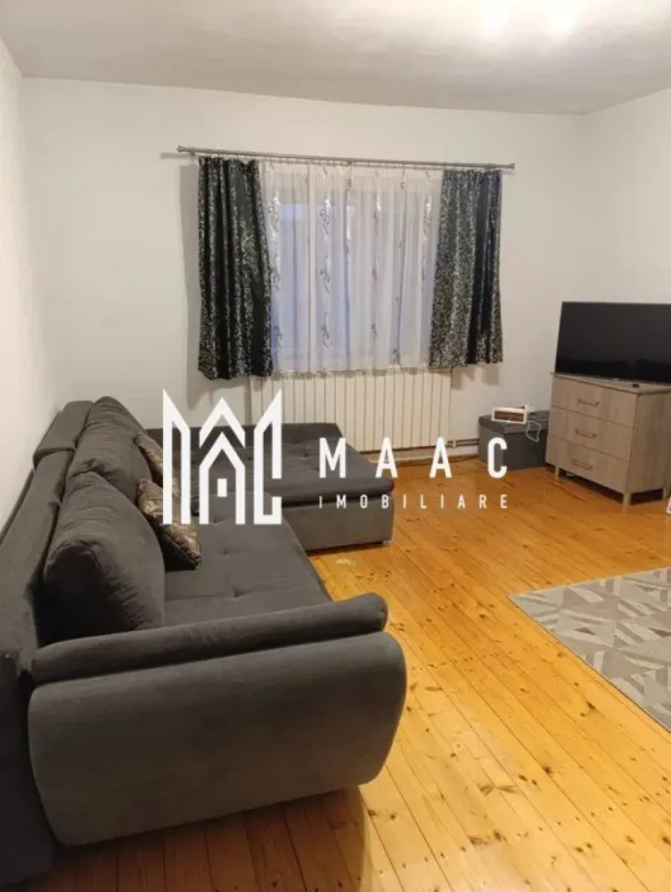 Apartament 3 camere | Etaj 1 | 99 MPU | Mobilat | Cisnadie - MAAC Imobiliare vă prezintă spre vânzare un apartament cu 3 camere, situat la etajul 1 al unei clădiri din Cisnădie. Caracteristici: Apartamentul ocupă integral etajul 1 al imobilului. Suprafață utilă de 99 mp. Intrare separată față de restul imobilului. Se vinde mobilat, fiind pregătit pentru mutare imediată. Acoperișul imobilului a fost schimbat recent. Compartimentare: Acces prin casă a scării proprie și hol de intrare. Al doilea hol interior care face legătura către toate încăperile. 3 dormitoare. Bucătărie separată. Baie. Debara practică pentru depozitare. Curte și spații comune: Curte comună în suprafață totală de 134 mp. Apartamentul beneficiază de cotă parte de 50% din curte, respectiv aproximativ 67 mp. În imobil mai locuiesc doar doi vecini la parter, oferind un plus de liniște și intimitate. Pentru mai multe detalii precizati telefonic ca ati vazut anuntul cu ID: CP2966796 }}