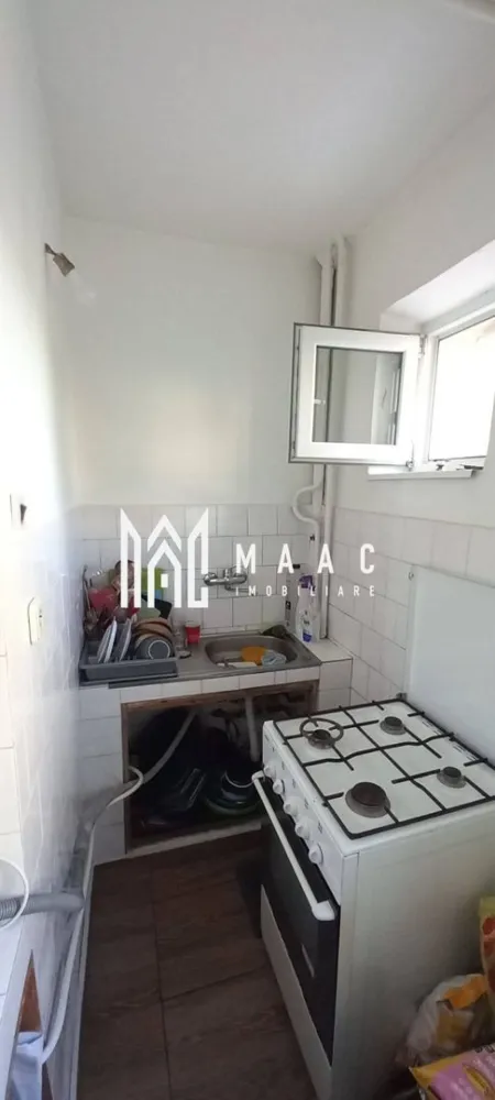 Apartament 2 camere | Traian | etaj 2| - MAAC IMOBILIARE vă propune spre vânzare un apartament cu 2 camere situat pe Aleea Cocorilor, în Râmnicu Vâlcea, într-o zonă liniștită și accesibilă. Apartamentul are o suprafață utilă de 29 mp și este amplasat la etajul 2 din 4, într-un imobil prevăzut cu acoperiș, oferind un plus de protecție și confort. Locuința este luminoasă și bine compartimentată, fiind potrivită atât pentru locuință personală, cât și pentru investiție, datorită dimensiunii practice și poziționării într-o zonă ușor accesibilă. Zona oferă acces rapid către magazine, școli, mijloace de transport și alte facilități, ceea ce face apartamentul o alegere bună pentru cei care își doresc confort și funcționalitate. Pentru mai multe informații sau pentru programarea unei vizionări, echipa MAAC IMOBILIARE vă stă la dispoziție. CP2975219 }}