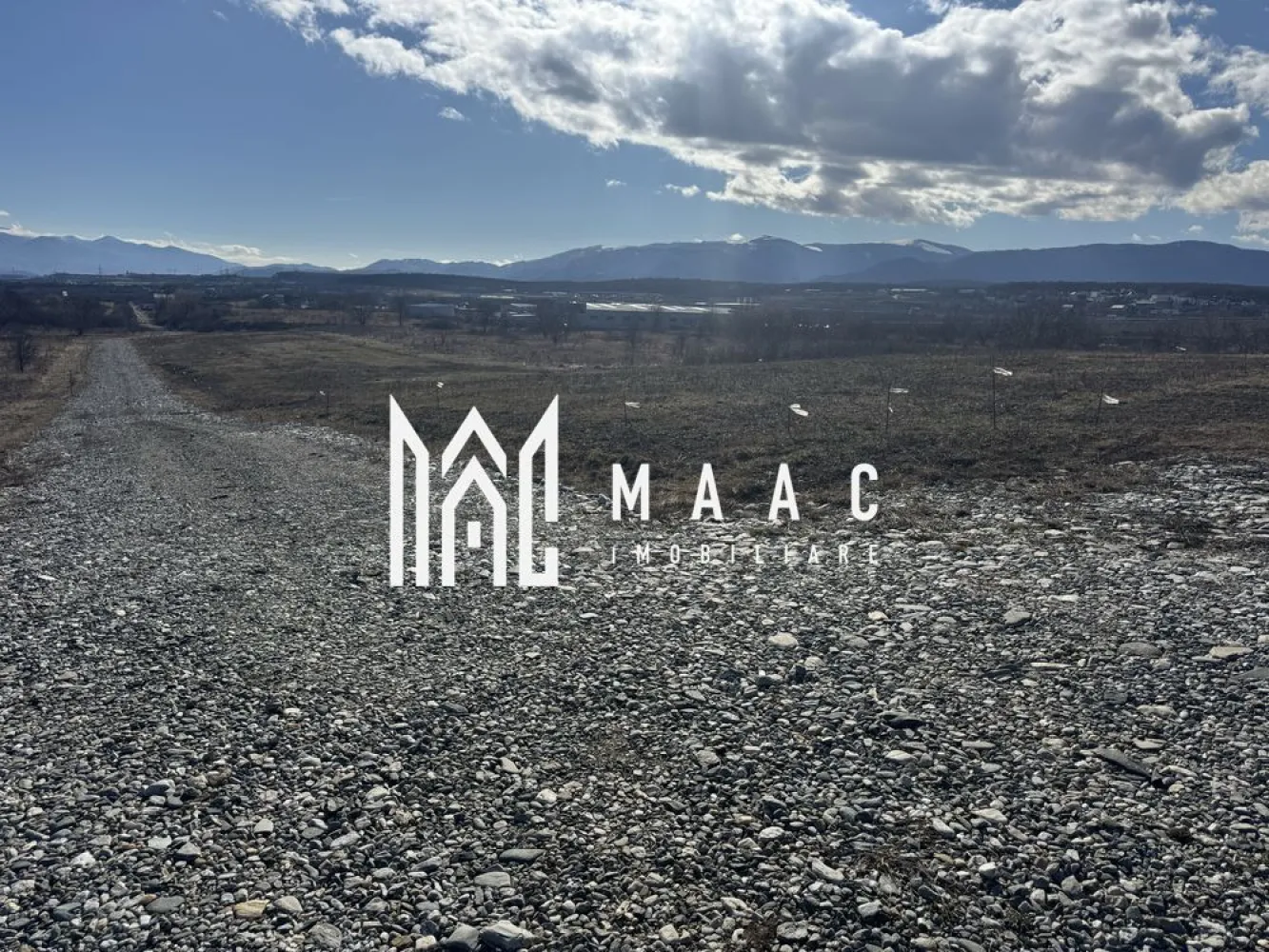 Parcele de Teren | Intravilan | PUZ Aprobat | Mohu-Șelimbăr - MAAC Imobiliare vă propune spre vânzare parcele de teren intravilan situate într-un ansamblu rezidențial nou în localitatea Mohu, comuna Șelimbăr, într-o zonă în plină dezvoltare aflat la o distanță de maxim 15 minute de Sibiu. Amplasarea acestora într-un cadru natural liniștit oferă o panoramă deosebită și reprezintă oportunitatea ideală pentru construcția unei case departe de agitația orașului, dar cu acces facil către punctele de interes urban. Proprietățile beneficiază de un PUZ aprobat si au o suprafață de 418 mp, având o deschidere la stradă de 13,50 metri. Utilitățile necesare sunt disponibile în imediata proximitate a terenului, facilitând astfel procesul de demarare a construcției. Flexibilitate pentru proiecte cu regim de înalțime Demisol, Parter si Etaj sau Demisol, Parter si Mansardă. Pentru mai multe detalii tehnice , informații suplimentare sau pentru a programa o vizionare, nu ezitați să ne contactați menționând codul proprietății ID: CP2975962. }}