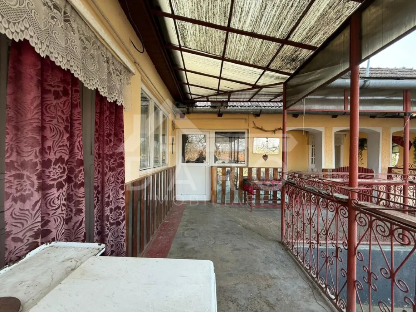 🏡 Casă de vânzare în Comuna Mica – Sat Hărăbgrad - 🏡 Casă de vânzare în Comuna Mica – Sat Hărăbgrad 💰 Preț: 44.000 € – disponibilă imediat! Cauți liniște, spațiu și o viață mai aproape de natură? 🌿 Această proprietate este alegerea ideală pentru tine! 📐 Detalii principale: ✔ Suprafață utilă: 110 mp ✔ Teren: 40 ari intravilan ✔ Situată în zona centrală a satului ✔ Acces direct la drum asfaltat 🏠 Compartimentare: • 2 camere • 2 bucătării • baie • terasă 🏡 Beneficii: ✔ Grajduri + cotețe pentru animale ✔ Garaj ✔ Livadă cu pomi fructiferi 🍎 ✔ Spațiu generos pentru grădină 🏗 Construcție solidă: ✔ Fundație din beton ✔ Zidărie din cărămidă ✔ Acoperiș din țiglă ⚡ Utilități: ✔ Curent ✔ Gaz ✔ Apă din fântână + hidrofor 📄 Acte la zi: ✔ Carte funciară ✔ Cadastru ✔ Liberă de sarcini 🌿 Perfectă pentru: • locuință permanentă • casă de vacanță • mică gospodărie 📞 Detalii & vizionări: 0749 535 729 – Coman Maria }}