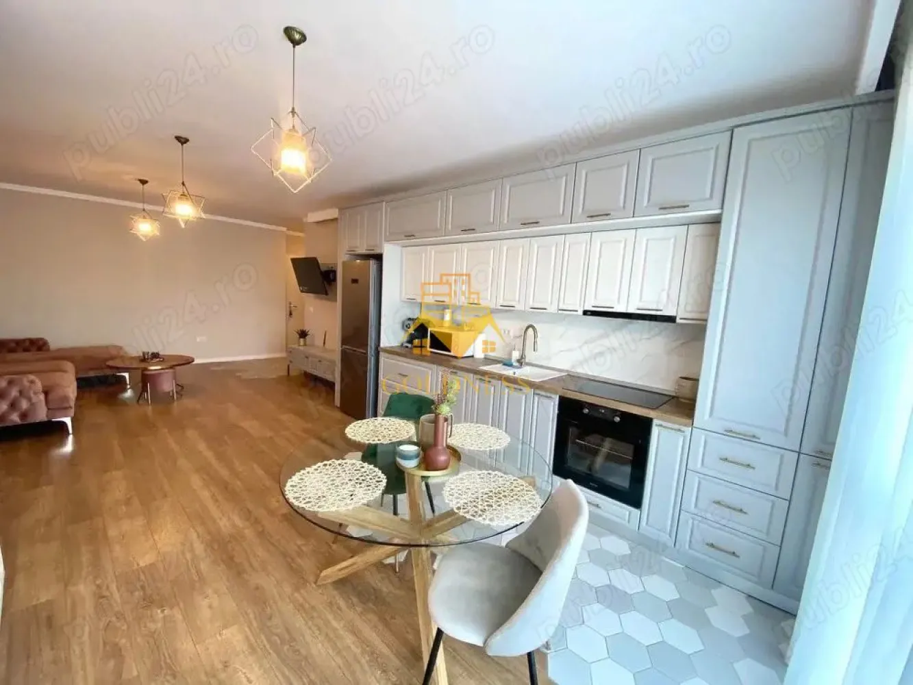 2 camere, modern, bloc nou, Parcare, Vivo, Metro, Columna Residence - GOLDNESS Imobiliare vă propune spre închiriere un apartament cu 2 camere complet mobilat și utilat, la etajul 2 într-un imobil de 7 etaje, în Floresti. Apartamentul este compartimentat astfel: - dormitor cu pat matrimonial, dressing, noptiere - living cu bucatarie open-space complet utilată, canapea extensibilă, loc de servit masa - baie cu cabina de dus, calorifer port prosop inox și dulap pentru depozitare. - balcon de 10 mp. Imobilul este dotat cu toate cele necesare- centrală proprie, mașină de spălat haine, frigider, plită electrică, hotă, etc. Se află în apropierea stațiilor de transport în comun, magazine, restaurante, spații verzi, farmacii, etc. Dispune de loc de parcare inclus in pret! Pentru intermediere se percepe un comision de 50% din prețul chiriei! Dacă sunteți interesați de acest apartament și doriți să îl vizionați, dar și pentru alte oferte sau detalii nu ezitați să ne contactați telefonic sau prin e-mail - goldnessimobiliare@gmail.com. Vă stăm la dispoziție! }}