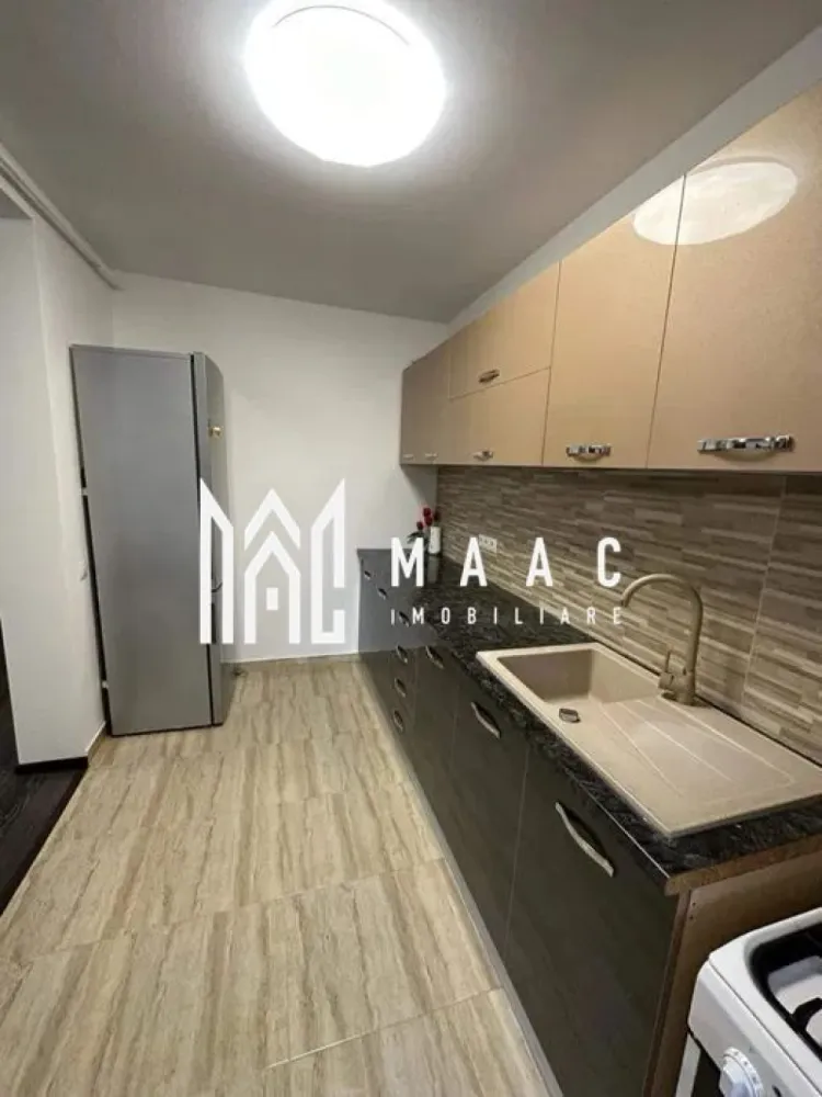 Apartament 3 camere I Decomandat I Calea Cisnadiei - Maac Imobiliare va propune spre inchiriere un apartament de 3 camere decomandat situat la etajul 2 al unui imobil din zona Arhitectilor. Locuinta cuprinde: hol , living, 2 dormitoare, bucatarie, baie, balcon generos ( living si dormitor). Proprietatea se inchiriaza pe minim 1 an de zile. Se percepe garantie in cuantumul unei chirii lunare + 1 chirie avans. Nu se accepta animale de companie. Disponibil imediat. Pentru mai multe detalii precizati telefonic ca ati vazut anuntul cu ID: CP1961139 }}