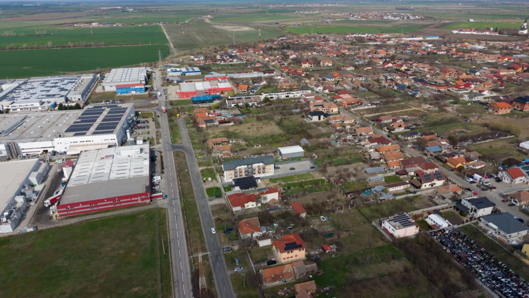 Teren 860 mp în Gai - Teren 860 mp în Gai Property Lab îți propune un teren intravilan cu o suprafață de 860 mp. Proprietatea este potrivită pentru construcția unei case, sau a unei hale industriale în urma obținerii PUZului necesar. Strada de acces este asfaltată și iluminată, iar toate utilitățile sunt în fața proprietății. Dacă iți dorești o vizionare sau mai multe informații, nu ezita să mă contactezi! Almira Boboc - Consultant Imobiliar PropertyLab Telefon: 0745 06 93 93 Email: almira.boboc@propertylab.ro Cod Proprietate 2894389 }}