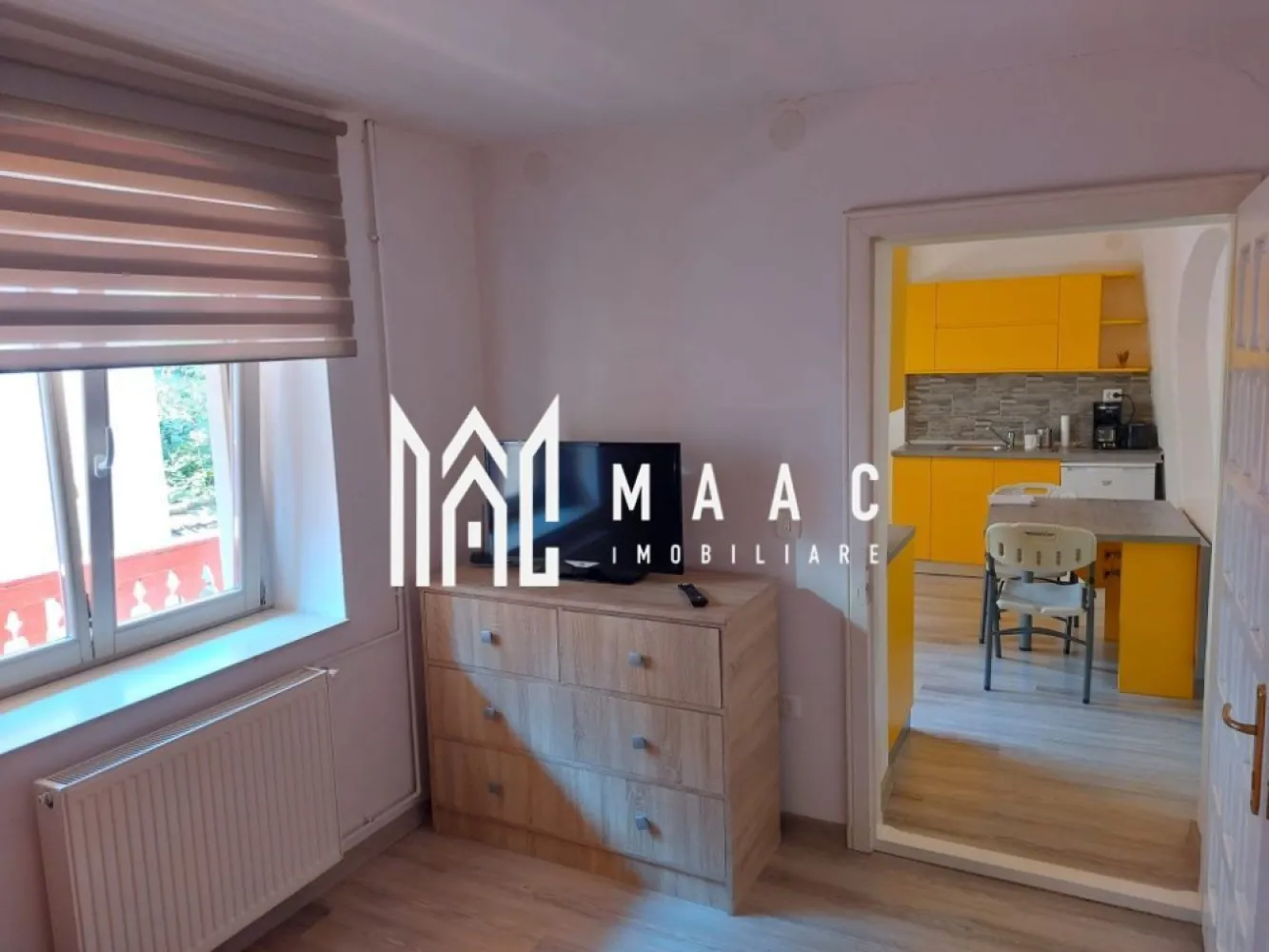 Garsoniera de inchiriat | 25 MPU | Etaj 1 | Ultracentral - Garsonieră de închiriat Sibiu – ultracentral – 25 mp – renovată – etaj 1 MAAC Imobiliare vă propune spre închiriere o garsonieră situată ultracentral în Sibiu, la etajul 1, ideală pentru o persoană sau cuplu. Locuința este recent renovată, complet mobilată și utilată, fiind pregătită pentru mutare imediată. Detalii garsonieră Suprafață utilă: 25 mp Etaj: 1 Compartimentare eficientă Mobilată și utilată complet Renovată recent Avantaje Zonă ultracentrală – acces rapid către punctele de interes din Sibiu Aproape de restaurante, cafenele, magazine și transport public Potrivită pentru închiriere pe termen lung Locuință gata de mutare imediată Pentru mai multe informații sau pentru a programa o vizionare, nu ezitați să ne contactați, specificand ID: CP2976428 }}