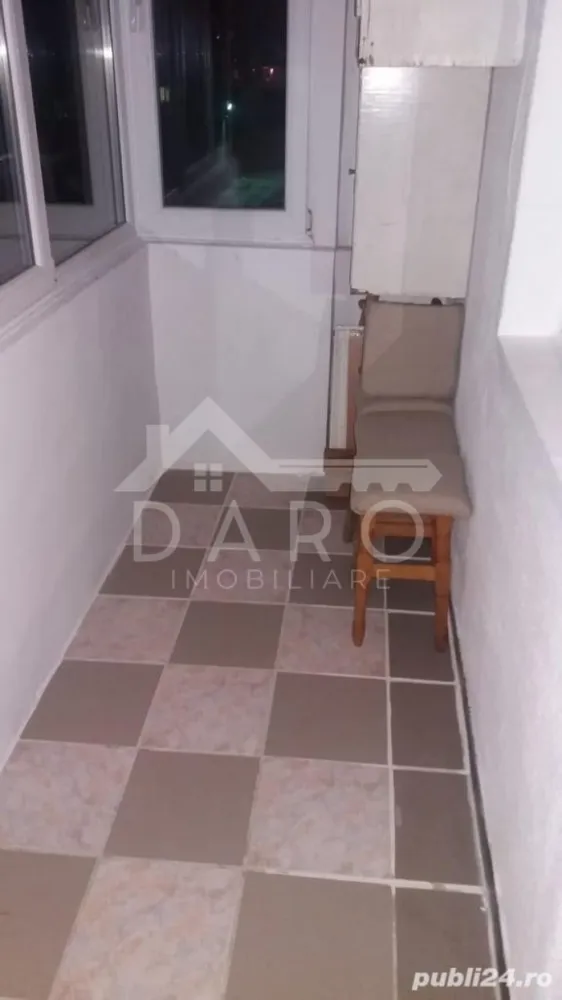 Apartament 2 camere decomandat - 🏡 Apartament 2 camere decomandat | Unirii | Ideal locuință sau investiție Se oferă spre vânzare un apartament cu 2 camere decomandate, situat în cartierul Unirii, Târgu Mureș, într-o zonă liniștită și foarte bine conectată la facilitățile orașului. 💰 Preț: 75 000 euro 📐 Suprafață utilă: 50 mp 🏢 Etaj: 4 din 4 🏗️ An construcție: 1980 | Bloc din cărămidă 🏠 Compartimentare: ✔ living spațios și luminos ✔ dormitor confortabil ✔ bucătărie separată ✔ baie ✔ hol ✔ balcon închis cu termopan ✨ Dotări și finisaje: ✔ apartament decomandat – compartimentare practică ✔ centrală termică proprie ✔ geamuri termopan ✔ gresie, faianță, parchet ✔ ușă metalică la intrare ✔ balcon închis – spațiu suplimentar de depozitare sau relaxare 🌿 Apartamentul beneficiază de lumină naturală și este ideal pentru cei care caută un spațiu eficient și bine poziționat. 📍 Localizare excelentă: ✔ zonă liniștită din cartierul Unirii ✔ aproape de școli și grădinițe ✔ magazine, supermarketuri ✔ acces rapid la mijloace de transport în comun 💎 Datorită poziției și compartimentării, este ideal atât pentru locuință personală, cât și pentru investiție (închiriere rapidă). 🤝 Proprietate promovată prin DARO Imobiliare 💳 Prin Kiwi Finance te ajutăm să cumperi acest apartament rapid și avantajos: ✔ analiză GRATUITĂ a eligibilității ✔ oferte de la peste 12 bănci ✔ negocierea dobânzii ✔ suport complet până la semnare 📞 Detalii și vizionări: Coman Maria – DARO Imobiliare & Kiwi Finance 📱 0749 535 729 }}