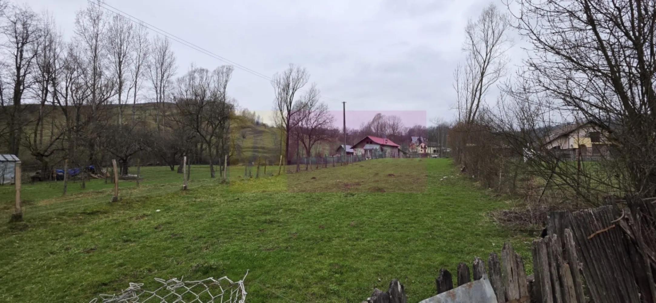 Teren intravilan 1.102 mp de vanzare in Breaza - Teren intravilan de vânzare în Breaza – 1.102 mp | Zonă liniștită, priveliște frumoasă

Vă prezentăm un teren intravilan situat în Breaza, într-o zonă liniștită, cu aer curat și priveliște deosebită, ideal pentru construirea unei locuințe permanente sau a unei case de vacanță.

Terenul are o suprafață totală de 1.102 mp și beneficiază de dublă deschidere: la drumul principal asfaltat și la un drum secundar de servitute, oferind acces facil și multiple posibilități de construcție.

Avantaje:

 Suprafață: 1.102 mp
 Drum asfaltat
 Toate utilitățile disponibile: gaz, apă, electricitate, canalizare
 Deschidere la două drumuri
 Transport în comun în apropiere
 Magazin în zonă
 Zonă liniștită, natură și aer curat
 Priveliște frumoasă

Proprietatea este ideală pentru cei care își doresc liniște, natură și acces rapid către facilitățile orașului.

Terenul este listat de Agenția Imobiliară Mervani
0729 935 536

Pentru mai multe detalii și programarea unei vizionări, nu ezitați să ne contactați.