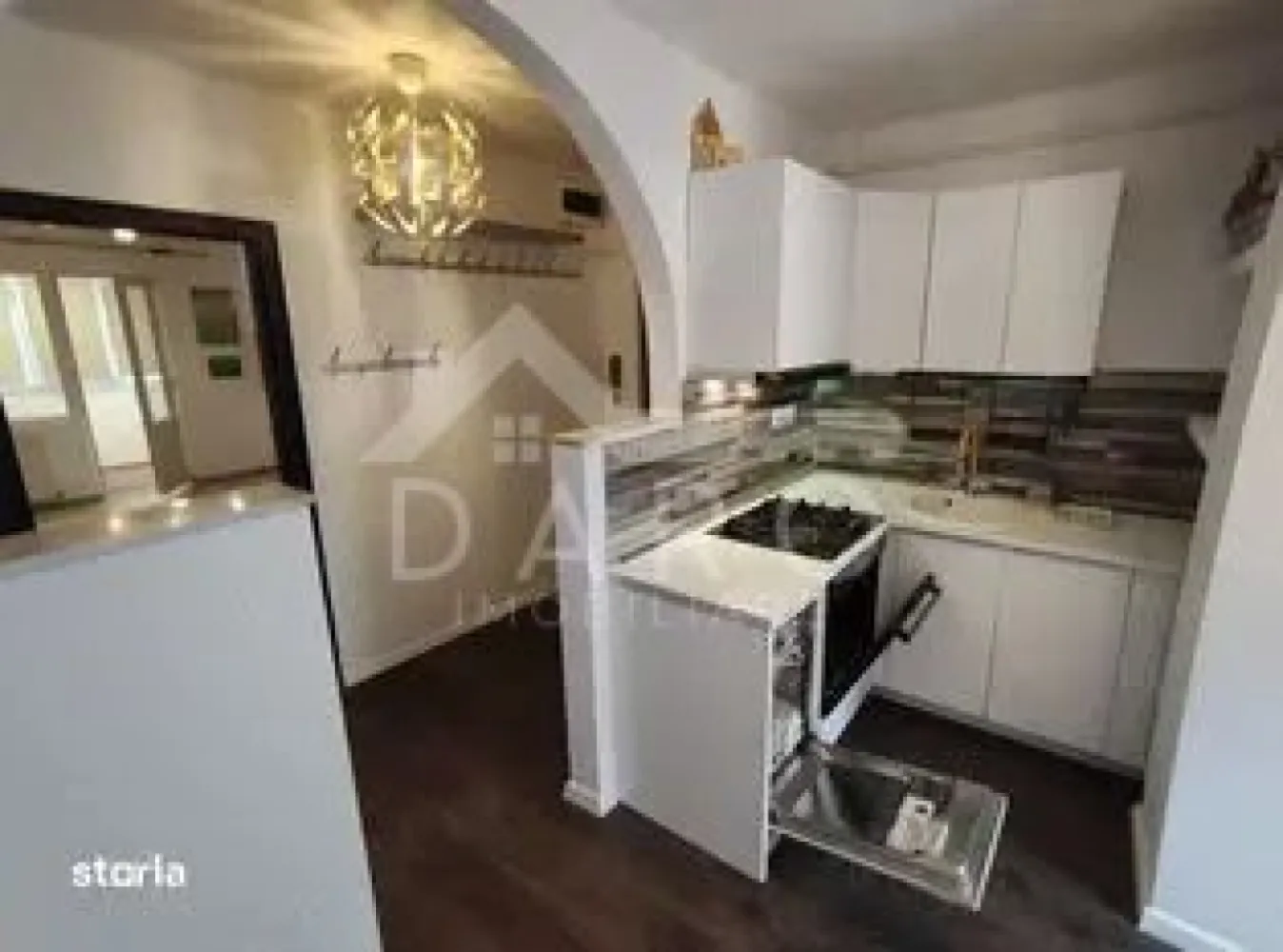 Apt. 3-4 cam, 84 mp, la hochparter, recent renovat, in Tudor Diamant - 🏡 Apartament 3 camere + balcon mare (4 camere) | Tudor – zona Diamant 🔥 Oportunitate excelentă! Se oferă spre vânzare un apartament spațios și foarte bine compartimentat, situat în cartierul Tudor, pe strada Rămurele, într-o zonă liniștită și foarte căutată. 📐 Suprafață utilă: 67 mp + balcon 17 mp 🏢 Parter înalt din 4 etaje ✔ bloc reabilitat termic 🏠 Compartimentare: ✔ living generos ✔ 2 dormitoare ✔ bucătărie separată ✔ baie ✔ hol spațios ✔ 🔥 balcon închis de 17 mp – transformat în a 4-a cameră ✨ Dotări și avantaje: ✔ decomandat – ideal pentru familie ✔ centrală termică proprie ✔ geamuri termopan ✔ ușă metalică ✔ uși interioare noi ✔ bucătărie montată ✔ stare foarte bună – te poți muta imediat 🌿 Locație excelentă: ✔ lângă Diamant ✔ aproape de piață, magazine, școli, grădinițe ✔ acces rapid la transport în comun ✔ zonă liniștită, perfectă pentru familie 🚗 Parcare ușoară în zonă 🚗 Opțional: garaj mare la 50 m de bloc (contra cost) 💎 Ideal atât pentru locuință personală, cât și pentru investiție! 🤝 Fără comision – direct de la proprietar 💳 Prin Kiwi Finance te ajut să cumperi acest apartament rapid: ✔ analiză GRATUITĂ ✔ oferte de la peste 12 bănci ✔ negocierea dobânzii ✔ suport complet până la final 📞 Detalii și vizionări: Coman Maria – DARO Imobiliare & Kiwi Finance 📱 0749 535 729 }}