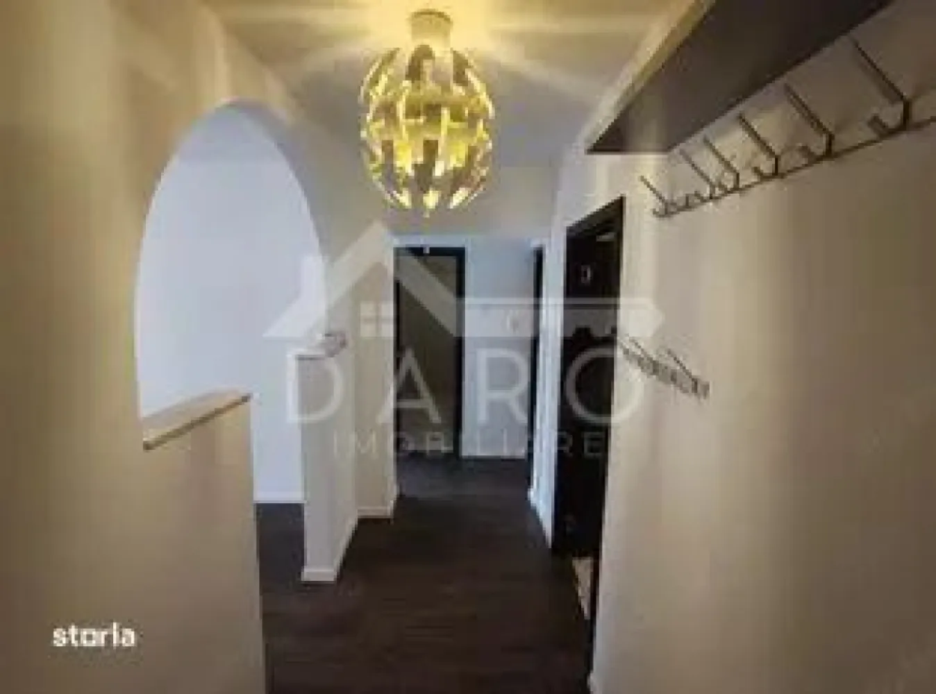 Apt. 3-4 cam, 84 mp, la hochparter, recent renovat, in Tudor Diamant - 🏡 Apartament 3 camere + balcon mare (4 camere) | Tudor – zona Diamant 🔥 Oportunitate excelentă! Se oferă spre vânzare un apartament spațios și foarte bine compartimentat, situat în cartierul Tudor, pe strada Rămurele, într-o zonă liniștită și foarte căutată. 📐 Suprafață utilă: 67 mp + balcon 17 mp 🏢 Parter înalt din 4 etaje ✔ bloc reabilitat termic 🏠 Compartimentare: ✔ living generos ✔ 2 dormitoare ✔ bucătărie separată ✔ baie ✔ hol spațios ✔ 🔥 balcon închis de 17 mp – transformat în a 4-a cameră ✨ Dotări și avantaje: ✔ decomandat – ideal pentru familie ✔ centrală termică proprie ✔ geamuri termopan ✔ ușă metalică ✔ uși interioare noi ✔ bucătărie montată ✔ stare foarte bună – te poți muta imediat 🌿 Locație excelentă: ✔ lângă Diamant ✔ aproape de piață, magazine, școli, grădinițe ✔ acces rapid la transport în comun ✔ zonă liniștită, perfectă pentru familie 🚗 Parcare ușoară în zonă 🚗 Opțional: garaj mare la 50 m de bloc (contra cost) 💎 Ideal atât pentru locuință personală, cât și pentru investiție! 🤝 Fără comision – direct de la proprietar 💳 Prin Kiwi Finance te ajut să cumperi acest apartament rapid: ✔ analiză GRATUITĂ ✔ oferte de la peste 12 bănci ✔ negocierea dobânzii ✔ suport complet până la final 📞 Detalii și vizionări: Coman Maria – DARO Imobiliare & Kiwi Finance 📱 0749 535 729 }}
