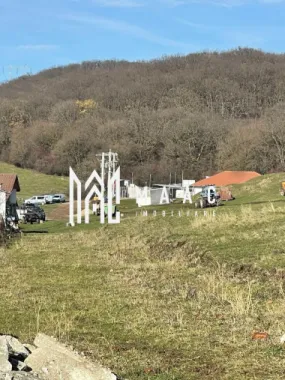 Teren 9.000 mp I Deschidere 96 ml I Curent pe Teren I lângă Gusterland