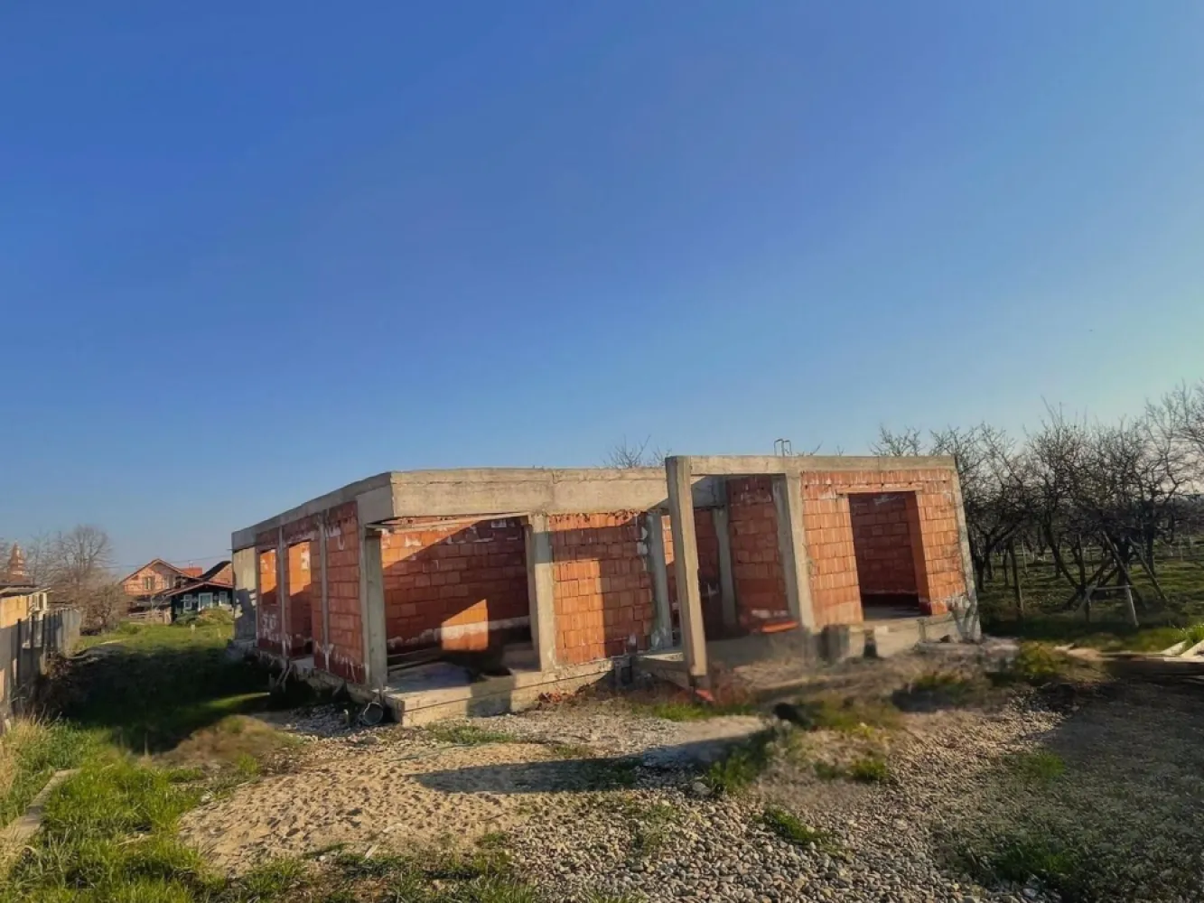 Teren 980 mp cu proiect de casă început–Chișirid, la 15 min de Oradea