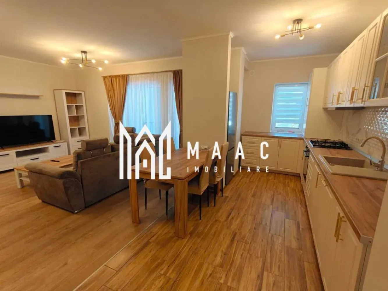 Apartament 2 camere | prima închiriere | 59 mp | Parcare privată – Turnișor - Apartament 2 camere, prima închiriere, 59 mp utili, parcare privată – Turnișor, ansamblul Neppendorf MAAC Imobiliare vă propune spre închiriere un apartament modern cu 2 camere, situat în cartierul Turnișor, în cadrul ansamblului rezidențial Neppendorf. Proprietatea se află la prima închiriere și oferă un spațiu generos, bine compartimentat. Apartamentul are o suprafață utilă de 59 mp, la care se adaugă un balcon de 5,95 mp, și este amplasat la parterul unui imobil nou, izolat termic (P+4). Zona este una liniștită, cu acces rapid către Aeroportul Internațional Sibiu și Zona Industrială Vest, dar și către magazine și puncte de interes. Compartimentarea este semidecomandată și eficientă: Living spațios cu bucătărie open-space: Dormitor luminos Baie Hol Balcon Locuința este complet mobilată și utilată cu electrocasnice noi (Smart TV, mașină de spălat vase, mașină de spălat rufe, frigider), fiind pregătită pentru mutare imediată. Beneficiază de lumină naturală din abundență, costuri reduse de întreținere și loc de parcare privat inclus. Nu se acceptă animale de companie. Pentru mai multe detalii precizati telefonic ca ati vazut anuntul cu ID: CP2977112 }}