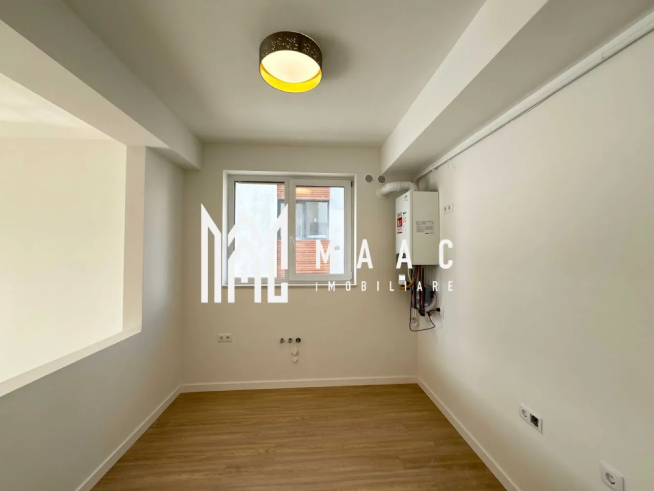 Apartament 2 camere | Etaj 1 | Balcon | 53 MPU | DaVinci Homes - Apartament 2 camere de vânzare Sibiu – 53 mp – balcon 12 mp – etaj 1 – parcare inclusă Persoană fizică ofer spre vânzare apartament cu 2 camere, situat la etajul 1, in cartierul rezidențial DaVinci Homes din Sibiu. Locuința este finisată complet la cheie și pregătită pentru mutare imediată, fiind potrivită atât pentru locuit, cât și pentru investiție în închiriere. Detalii apartament Suprafață utilă: 53 mp Balcon / terasă: 12 mp Etaj: 1 Compartimentare practică și spații bine organizate Orientare sudică – lumină naturală pe tot parcursul zilei Dotări și avantaje Încălzire în pardoseală Finisat la cheie Jaluzele electrice Loc de parcare propriu (înscris în CF) Acces asfaltat și iluminat Zonă nouă, aerisită și în dezvoltare Localizare Magazin alimentar la aproximativ 5 minute de mers pe jos Acces rapid către principalele zone de interes din Sibiu Zonă liniștită, potrivită pentru locuire Pentru mai multe informații sau pentru a programa o vizionare, nu ezitați să ne contactați, specificand ID: CP2977879 }}