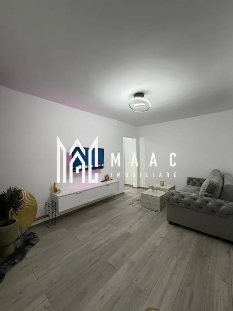 Apartament 2 camere | Ostroveni | renovat complet | mobilat si utilat | - MAAC IMOBILIARE vă propune spre vânzare un apartament cu 2 camere situat în zona Ostroveni – Cina, Râmnicu Vâlcea, într-o locație liniștită, dar excelent conectată la toate facilitățile orașului. Apartamentul este amplasat la etajul 4 din 4 și are o suprafață utilă de 49 mp, fiind complet renovat, cu instalații electrice și sanitare noi, ceea ce oferă un plus de siguranță și confort. Locuința dispune de: 2 camere luminoase bucătărie baie hol balcon închis și izolat Apartamentul se vinde complet mobilat și utilat, exact ca în fotografii, fiind pregătit pentru mutare imediată, fără costuri suplimentare. Este dotat cu electrocasnice de brand, care beneficiază de garanție extinsă între 4 și 6 ani. Un avantaj important este faptul că blocul urmează să fie mansardat și anvelopat, ceea ce va crește confortul termic și valoarea proprietății în timp. Localizare excelentă: în apropiere de Școala Nr. 10 și grădiniță zonă Cina – Hermes acces rapid (3–5 minute) către piață, autogară, supermarketuri, centrul orașului și biserică Această proprietate este ideală atât pentru locuință personală, cât și pentru investiție, datorită poziționării și stării impecabile. Pentru mai multe informații sau pentru programarea unei vizionări, echipa MAAC IMOBILIARE vă stă la dispoziție. CP2977547 }}