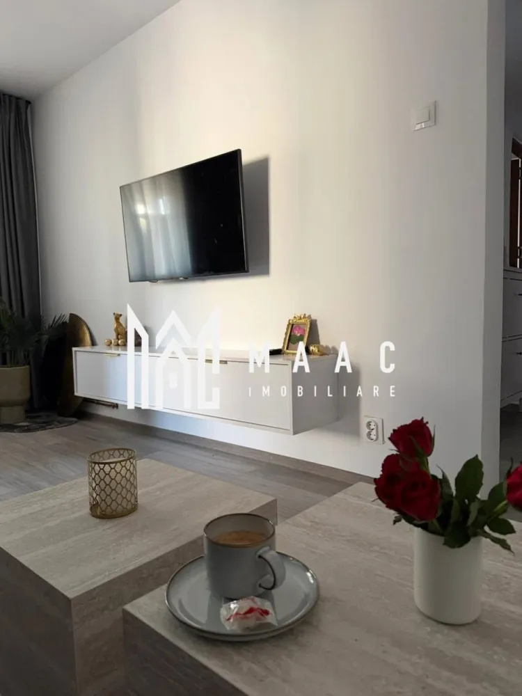 Apartament 2 camere | Ostroveni | renovat complet | mobilat si utilat | - MAAC IMOBILIARE vă propune spre vânzare un apartament cu 2 camere situat în zona Ostroveni – Cina, Râmnicu Vâlcea, într-o locație liniștită, dar excelent conectată la toate facilitățile orașului. Apartamentul este amplasat la etajul 4 din 4 și are o suprafață utilă de 49 mp, fiind complet renovat, cu instalații electrice și sanitare noi, ceea ce oferă un plus de siguranță și confort. Locuința dispune de: 2 camere luminoase bucătărie baie hol balcon închis și izolat Apartamentul se vinde complet mobilat și utilat, exact ca în fotografii, fiind pregătit pentru mutare imediată, fără costuri suplimentare. Este dotat cu electrocasnice de brand, care beneficiază de garanție extinsă între 4 și 6 ani. Un avantaj important este faptul că blocul urmează să fie mansardat și anvelopat, ceea ce va crește confortul termic și valoarea proprietății în timp. Localizare excelentă: în apropiere de Școala Nr. 10 și grădiniță zonă Cina – Hermes acces rapid (3–5 minute) către piață, autogară, supermarketuri, centrul orașului și biserică Această proprietate este ideală atât pentru locuință personală, cât și pentru investiție, datorită poziționării și stării impecabile. Pentru mai multe informații sau pentru programarea unei vizionări, echipa MAAC IMOBILIARE vă stă la dispoziție. CP2977547 }}