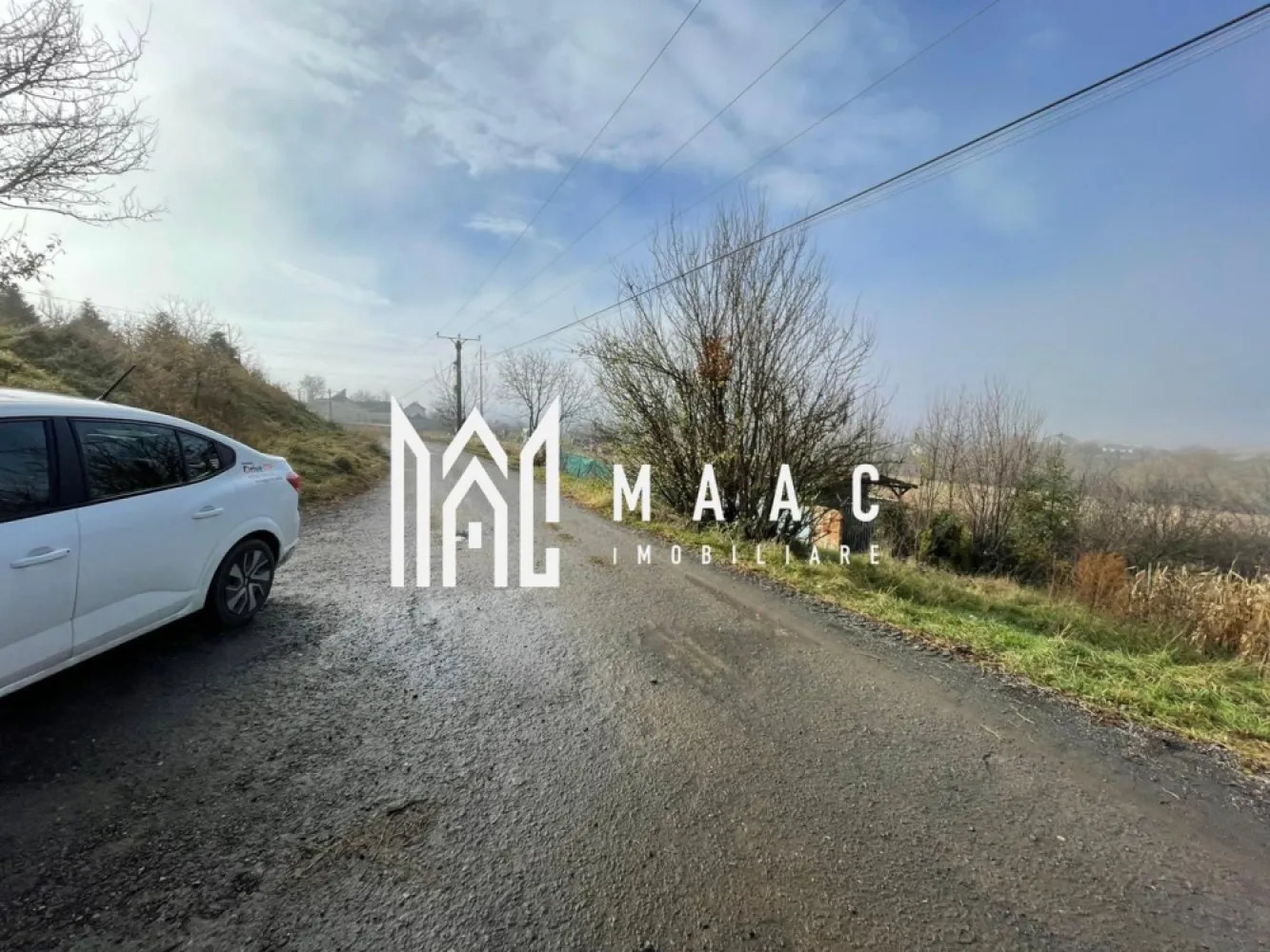 Teren 2.500 mp I Gușterița I PUZ I Aprobat I Ideal Dezvoltare - MAAC Imobiliare vă propune un teren intravilan de 2.500 mp, situat în cartierul Gușterița, pe strada Gorunului – zonă în plină dezvoltare, cu potențial ridicat pentru proiecte rezidențiale. Proprietatea dispune de PUZ aprobat, oferind claritate și predictibilitate asupra viitoarelor dezvoltări. Terenul are o deschidere de 12,30 m la strada asfaltată, iar pentru o organizare optimă, va fi traversat de un drum median, asigurând acces facil către fiecare parcelă. Posibilități de dezvoltare: – Aproximativ jumătate din suprafață este pretabilă pentru construcția de locuințe. – Cealaltă jumătate, situată spre râu, se pretează pentru proiecte de tip A-frame, construcții modulare sau unități tip container – ideal pentru un concept de cabane de vacanță, retreat sau micro-resort. Utilități: Toate utilitățile (apă, gaz, curent, canalizare) sunt disponibile vis-a-vis de proprietate, facilitând racordarea. O oportunitate excelentă pentru dezvoltatori sau investitori care caută un teren versatil, cu documentație urbanistică clară și poziționare strategică într-o zonă în expansiune. Pentru detalii suplimentare, consultanță sau programarea unei vizionări, va rugăm să ne contactati specificand ID: CP2829783. }}