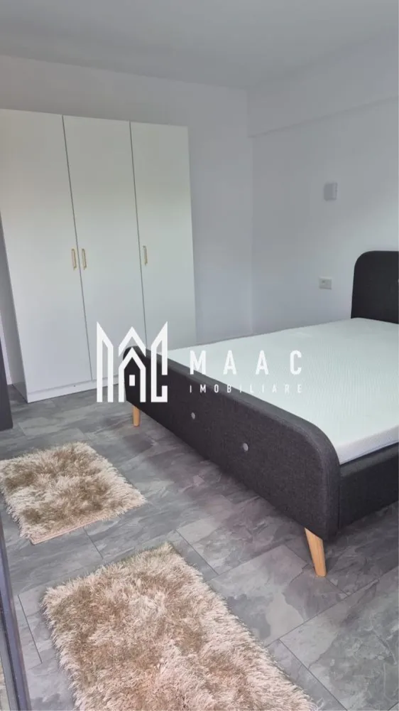 Apartament 3 camere| Ostroveni | etaj 2| bloc nou - MAAC IMOBILIARE vă propune spre vânzare un apartament modern cu 3 camere, situat în zona Ostroveni din Râmnicu Vâlcea, într-un imobil nou, exclusivist, finalizat în 2025. Apartamentul este decomandat și are o suprafață totală de 70,9 mp, respectiv 67,5 mp utili, fiind compartimentat inteligent pentru a oferi confort și funcționalitate. Locuința este compusă din: 2 dormitoare living open-space cu bucătărie baie hol Proprietatea se află la etajul 2 și se remarcă prin faptul că este complet nouă – nu a fost locuită niciodată, oferind viitorului proprietar avantajul unui spațiu impecabil. Apartamentul se vinde complet mobilat și utilat, cu finisaje moderne și de calitate, fiind pregătit pentru mutare imediată. Dotări: -centrală termică proprie -încălzire în pardoseală -aer condiționat Imobilul face parte dintr-un bloc exclusivist, situat într-o zonă apreciată, cu acces facil către toate punctele de interes ale orașului. Această proprietate este ideală pentru cei care își doresc un apartament nou, elegant și confortabil, fără a mai fi nevoie de investiții suplimentare. Pentru mai multe detalii sau pentru programarea unei vizionări, echipa MAAC IMOBILIARE vă stă la dispoziție. CP2977469 }}
