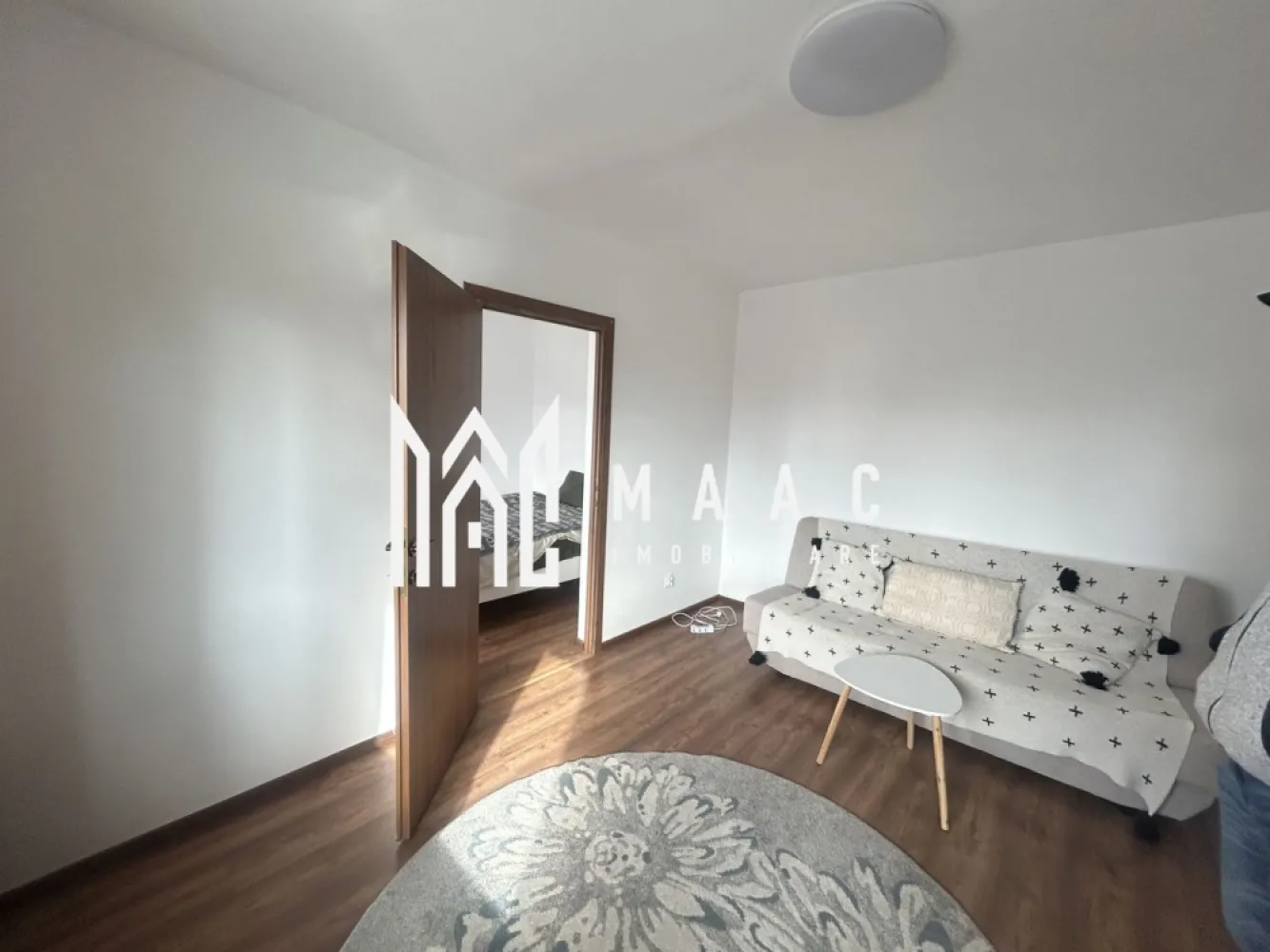 Apartament 2 Camere I Etaj intermediar-3 I Renovat I Rahovei - Va propunem spre vanzare un apartament de 2 camere situat la etajul 3 din 4 al unui imobil din zona de Rahovei-Ciresica. Caracteristici principale: Suprafață: 37 mp Compartimentare: 2 dormitoare Bucătărie Baie Hol Balcon Stare și dotări: Complet utilat Apartament curat, îngrijit, toate funcționale Nu a fost niciodată închiriat Nelocuit în ultimii ani, dar revizuit periodic Localizare și avantaje: Foarte aproape de centre comerciale. Acces rapid la mijloace de transport în comun Magazine, servicii și facilități în imediata apropiere Apartamentul este ideal atât pentru locuință proprie, cât și pentru investiție, fiind gata de mutare imediată. Pentru mai multe detalii precizati telefonic ca ati vazut anuntul cu ID: CP2939852 }}