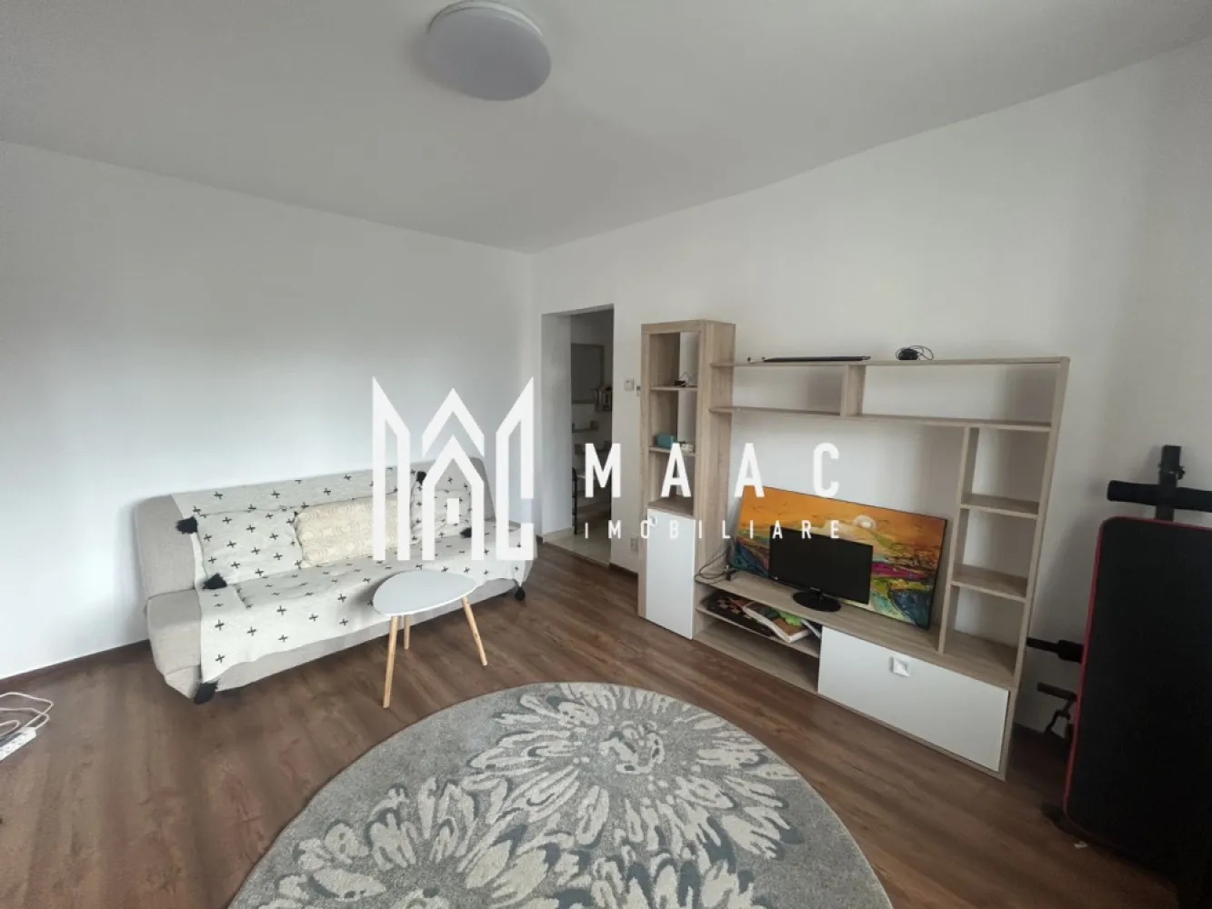 Apartament 2 Camere I Etaj intermediar-3 I Renovat I Rahovei - Va propunem spre vanzare un apartament de 2 camere situat la etajul 3 din 4 al unui imobil din zona de Rahovei-Ciresica. Caracteristici principale: Suprafață: 37 mp Compartimentare: 2 dormitoare Bucătărie Baie Hol Balcon Stare și dotări: Complet utilat Apartament curat, îngrijit, toate funcționale Nu a fost niciodată închiriat Nelocuit în ultimii ani, dar revizuit periodic Localizare și avantaje: Foarte aproape de centre comerciale. Acces rapid la mijloace de transport în comun Magazine, servicii și facilități în imediata apropiere Apartamentul este ideal atât pentru locuință proprie, cât și pentru investiție, fiind gata de mutare imediată. Pentru mai multe detalii precizati telefonic ca ati vazut anuntul cu ID: CP2939852 }}